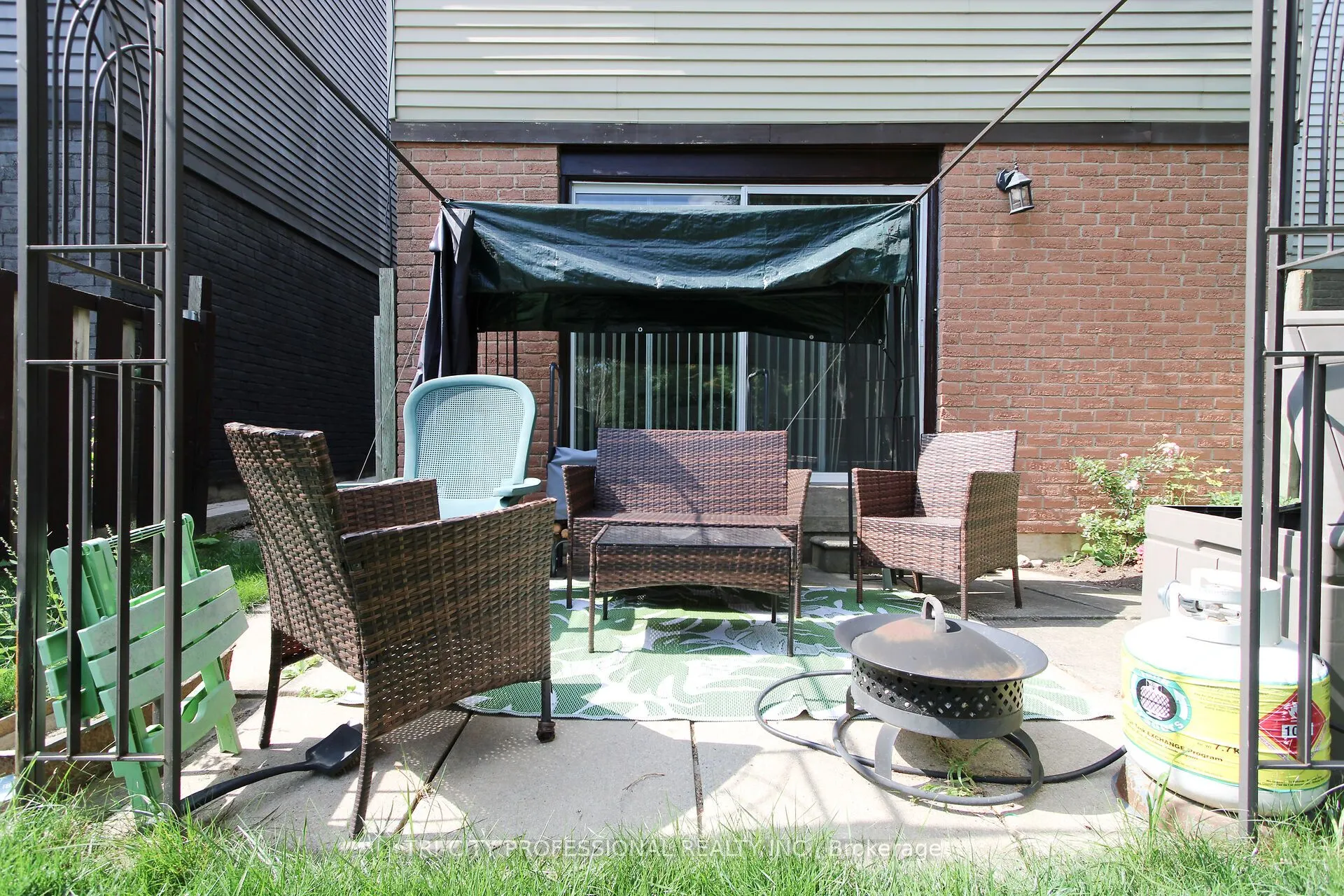 16 Mangrove Road