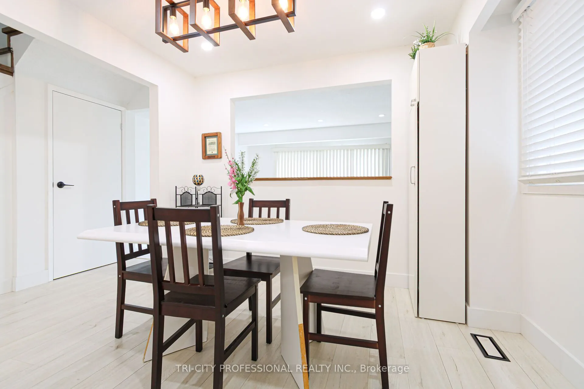 16 Mangrove Road