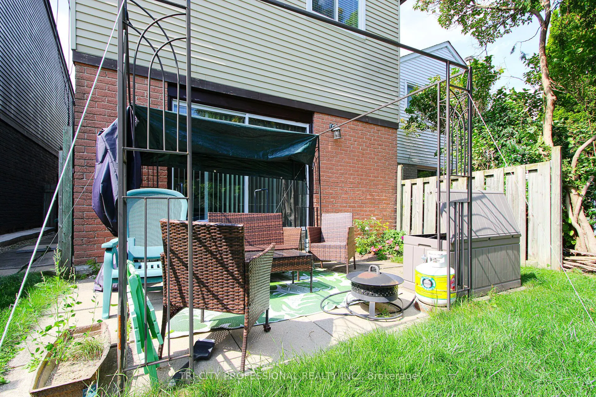 16 Mangrove Road