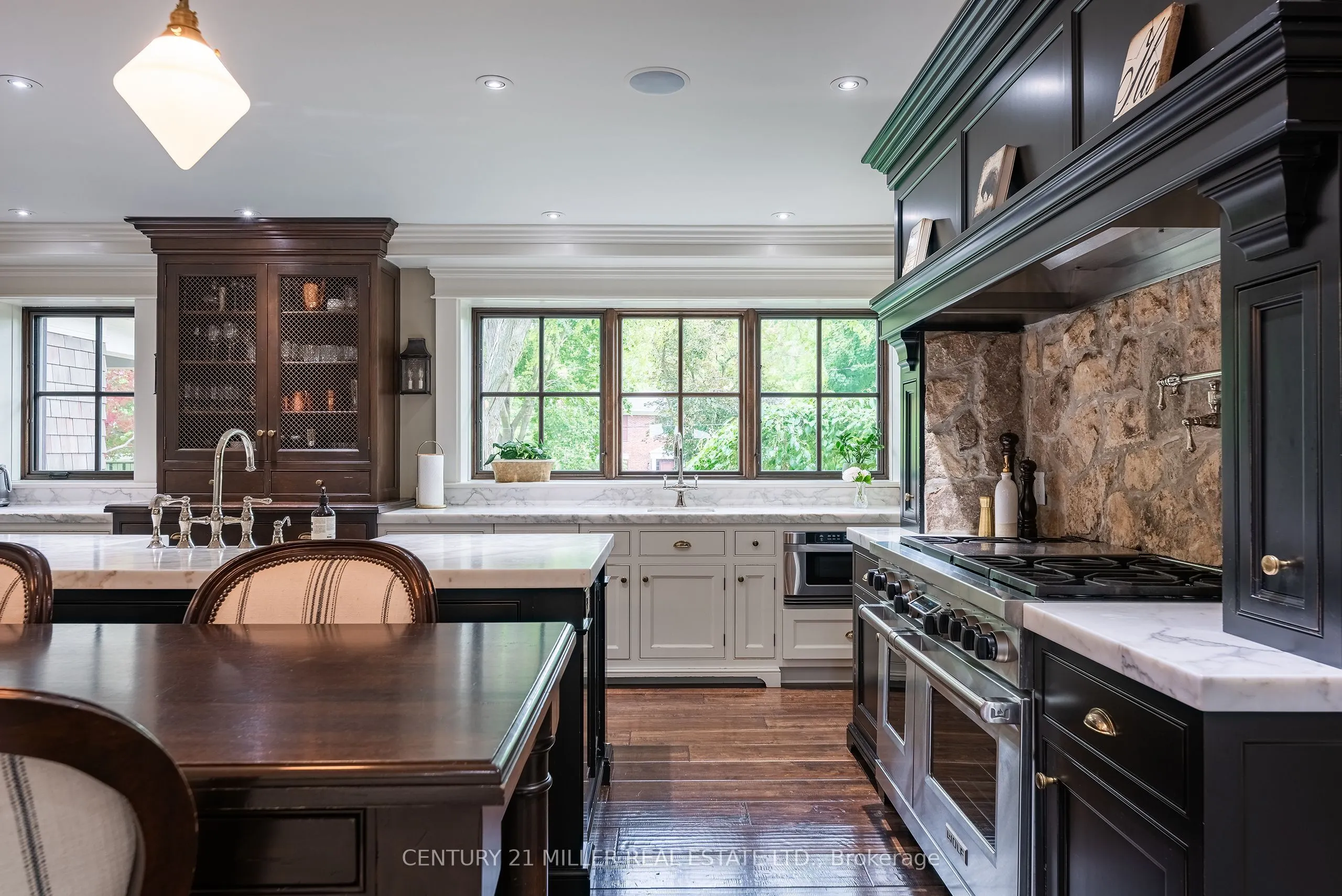 243 Alscot Crescent