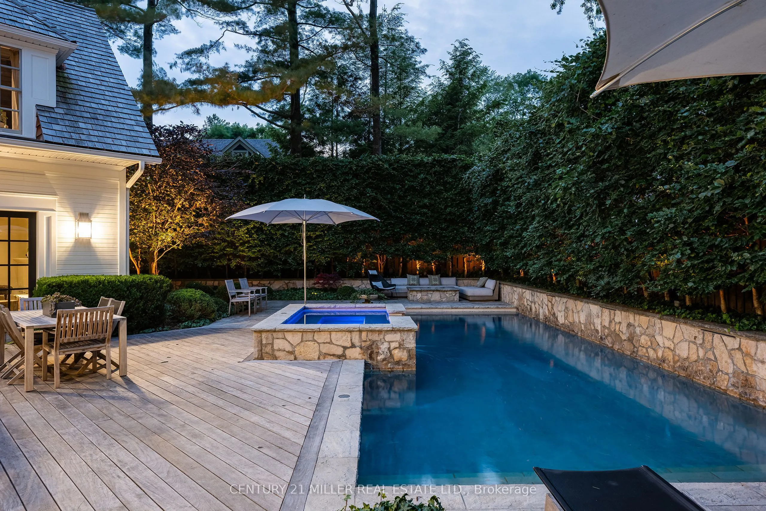 243 Alscot Crescent