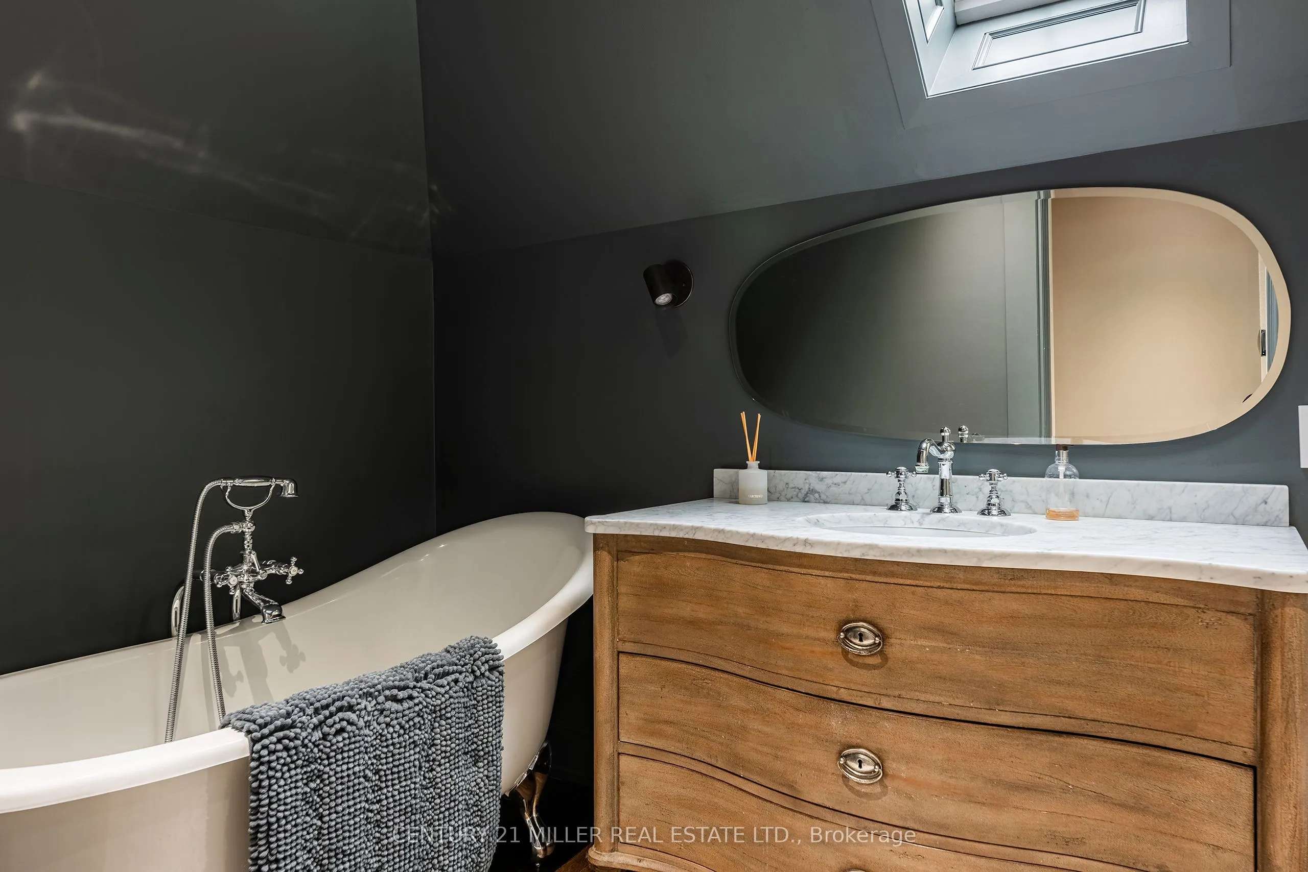 243 Alscot Crescent