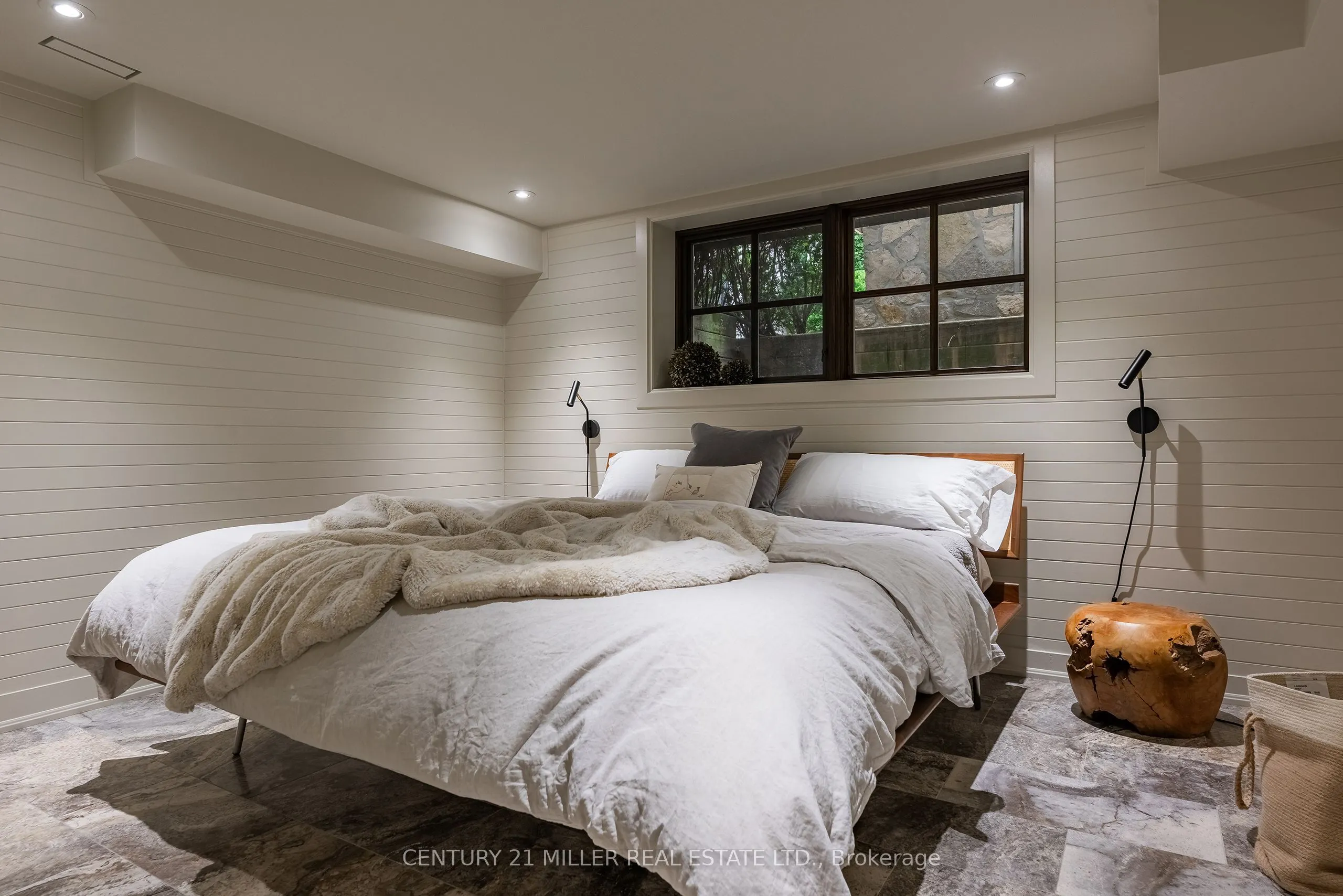 243 Alscot Crescent
