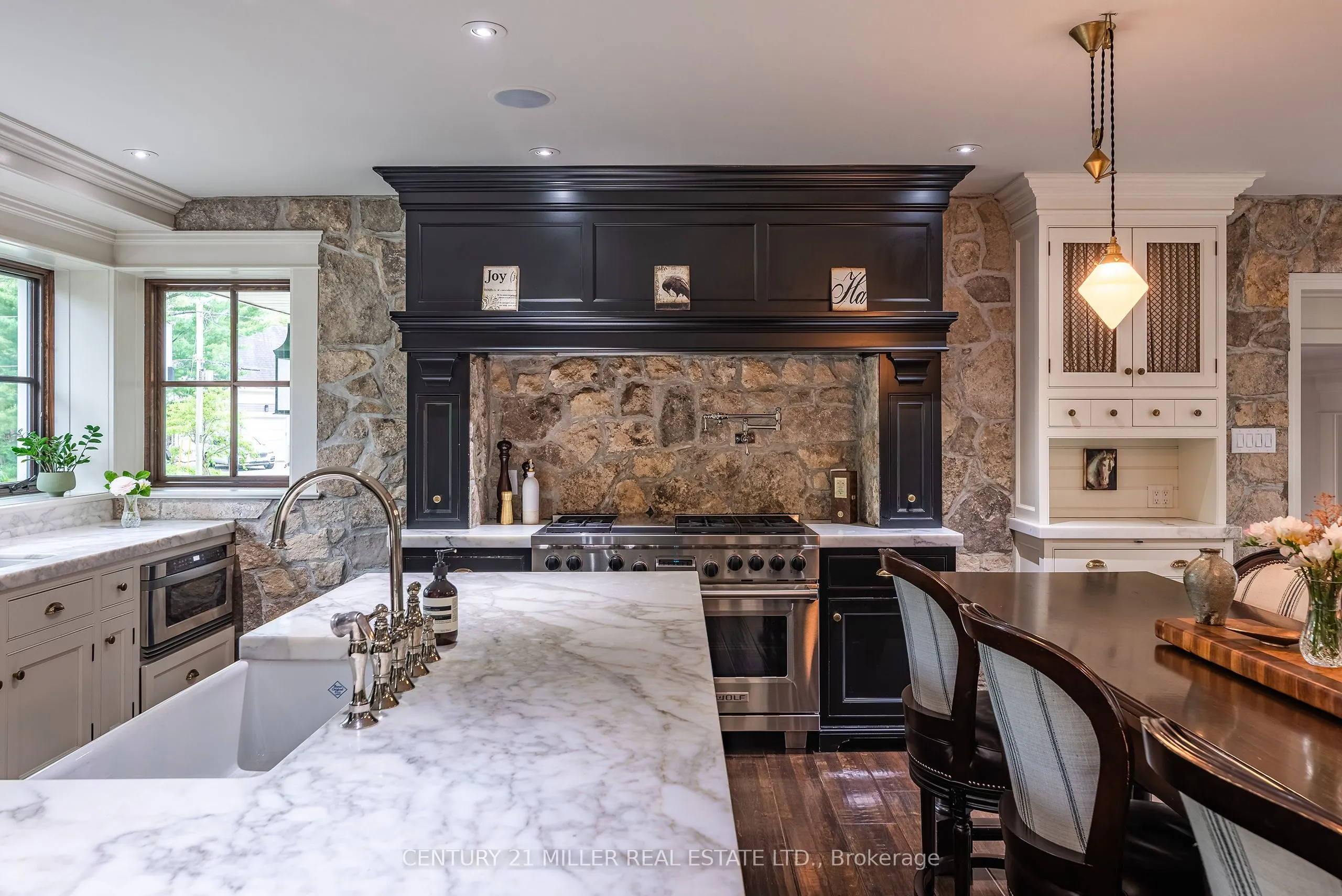 243 Alscot Crescent
