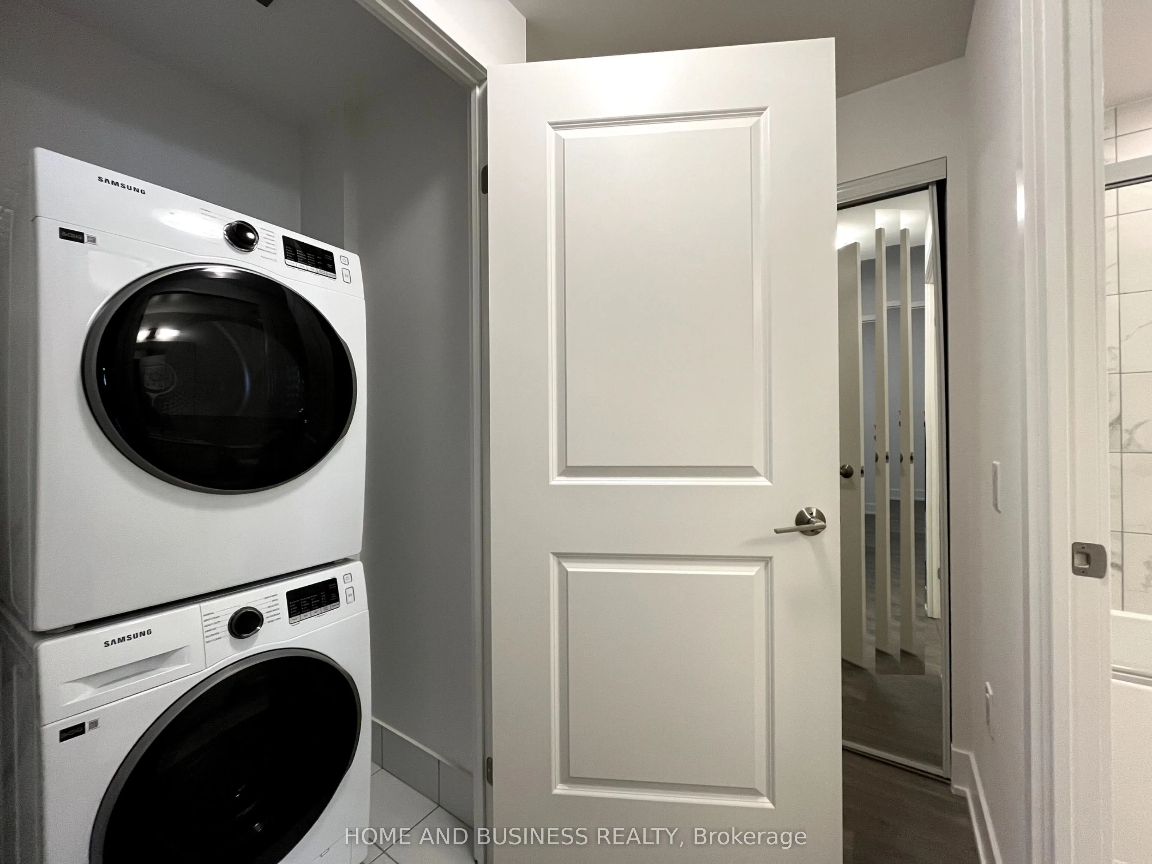 202 Burnhamthorpe Road E, #1908