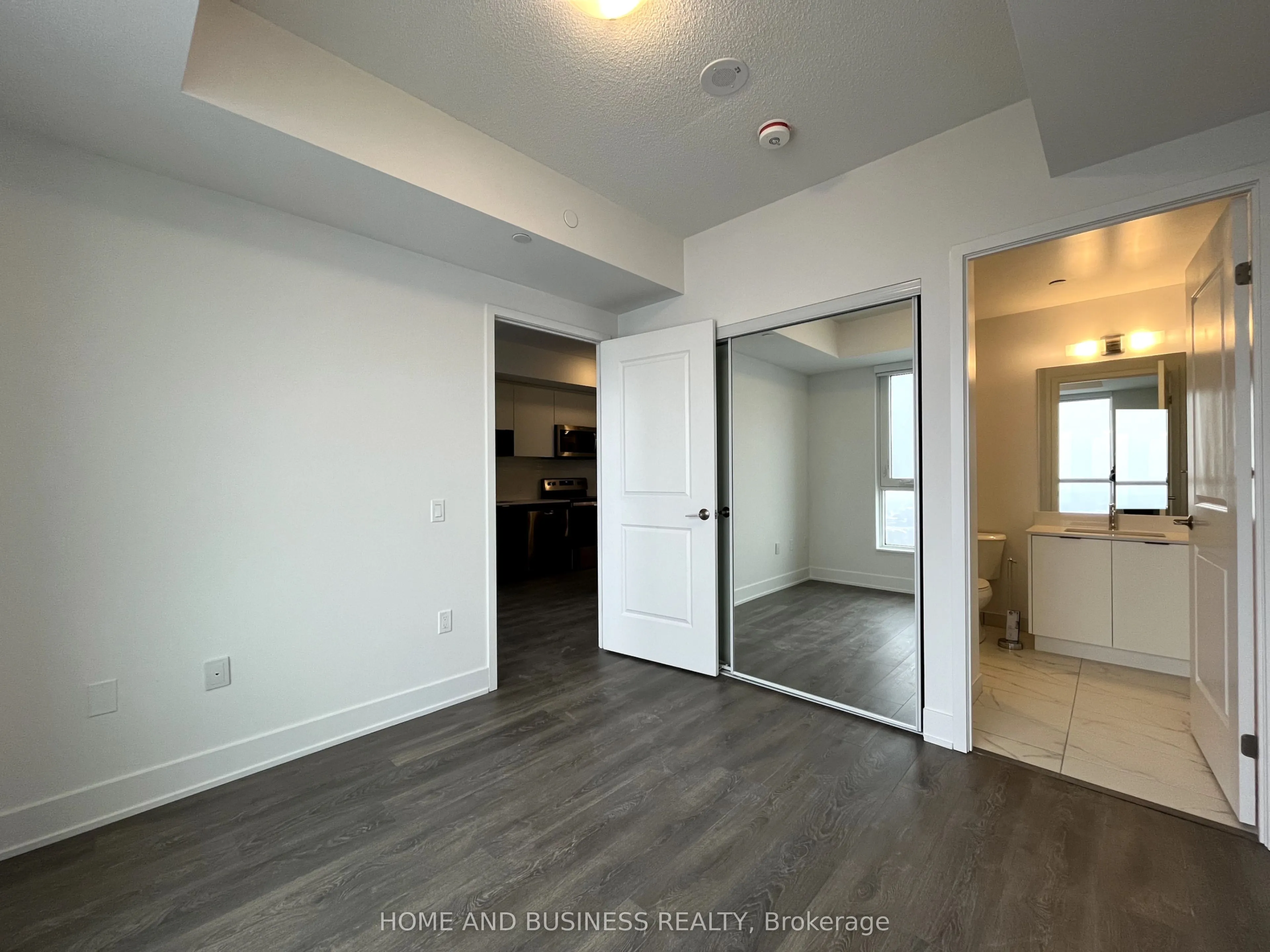 202 Burnhamthorpe Road E, #1908