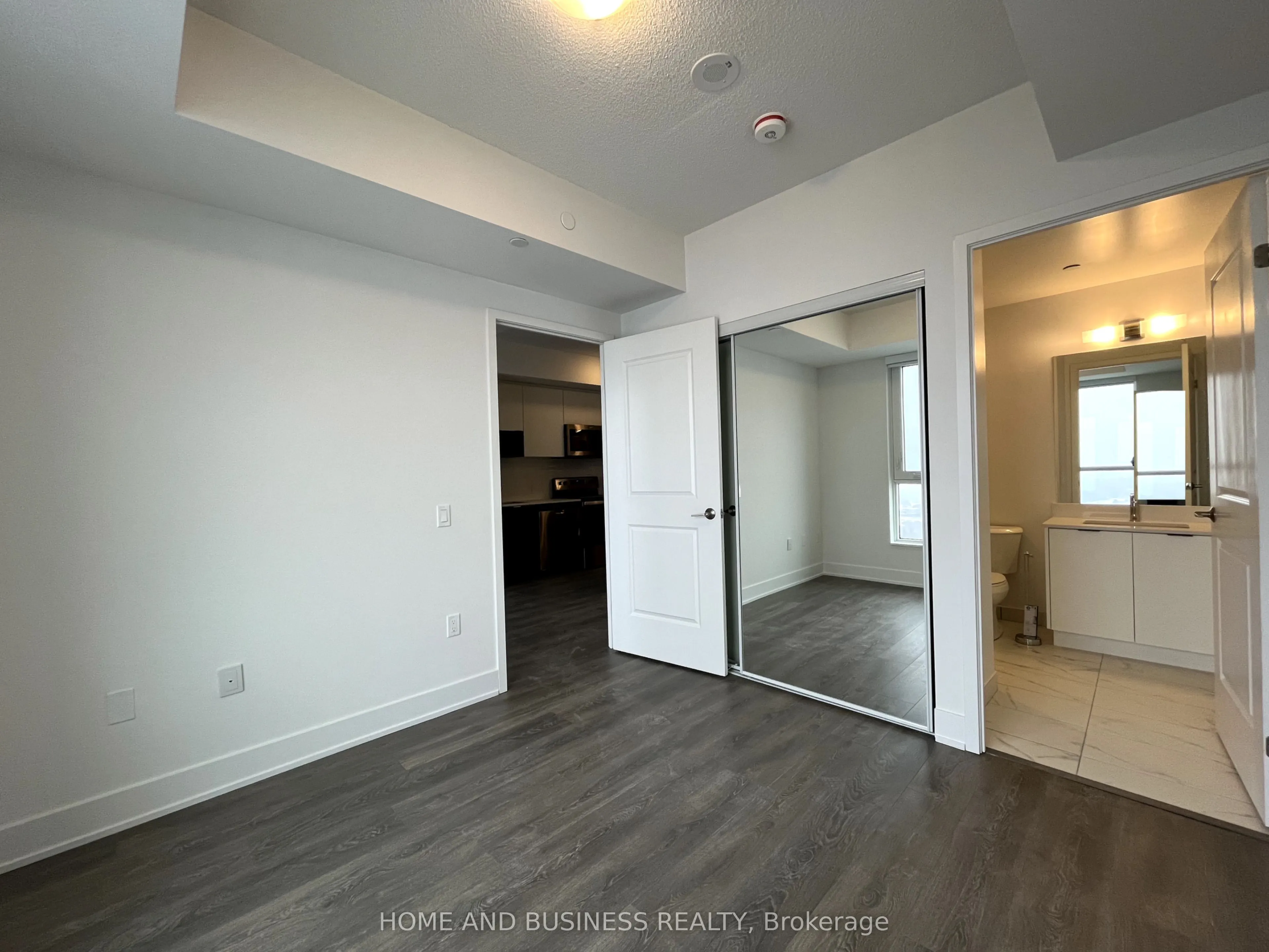 202 Burnhamthorpe Road E, #1908