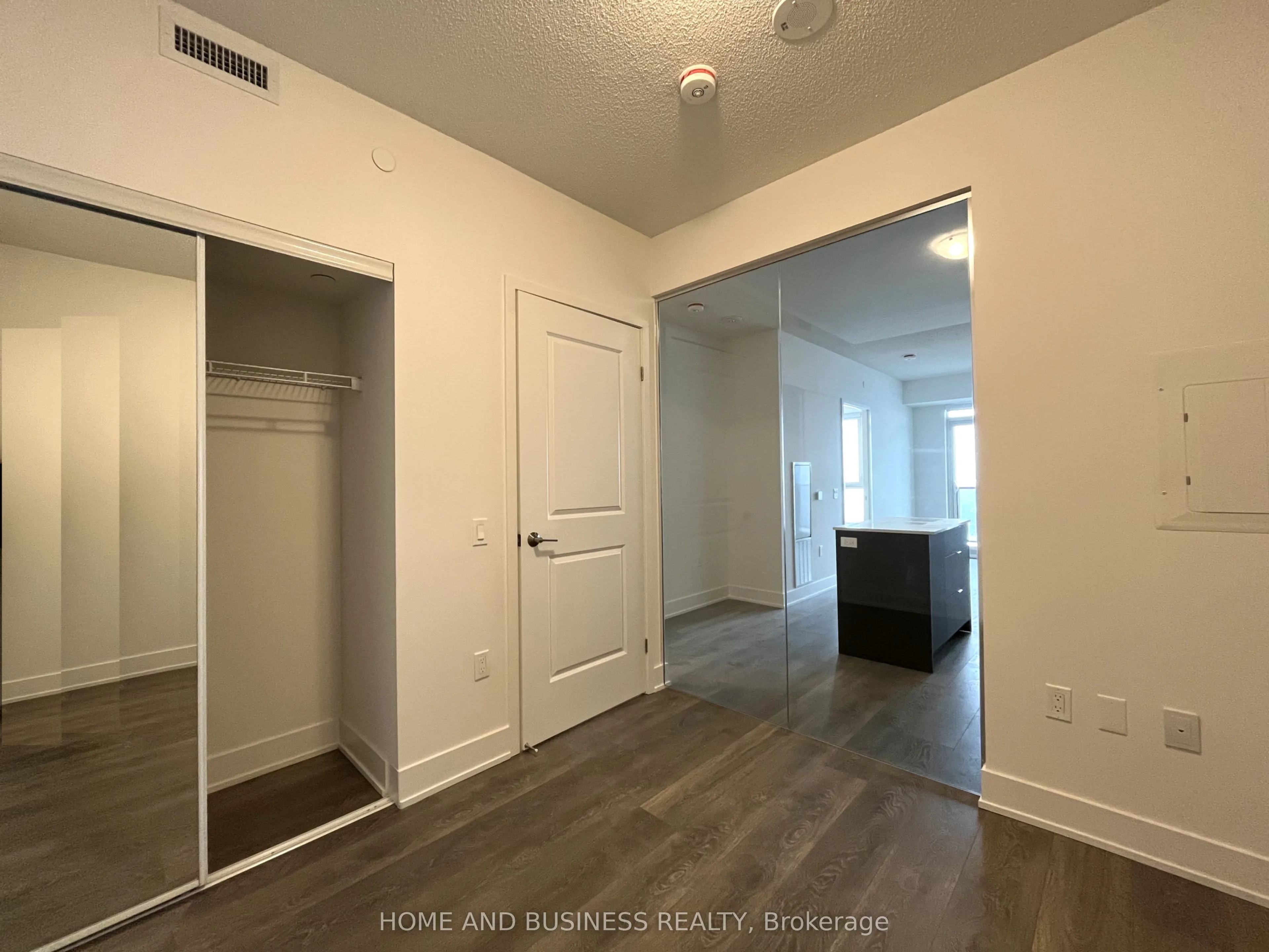 202 Burnhamthorpe Road E, #1908