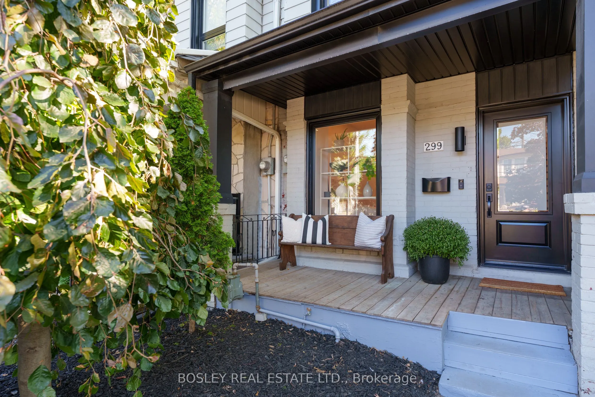 299 Maria Street