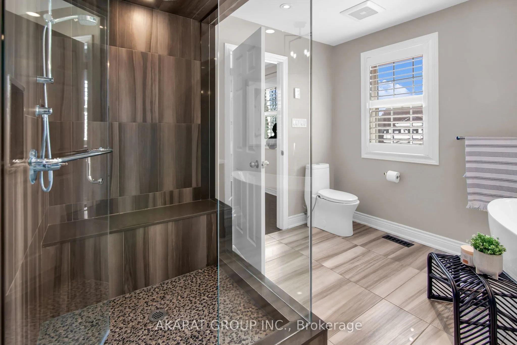 2113 Dalecroft Crescent