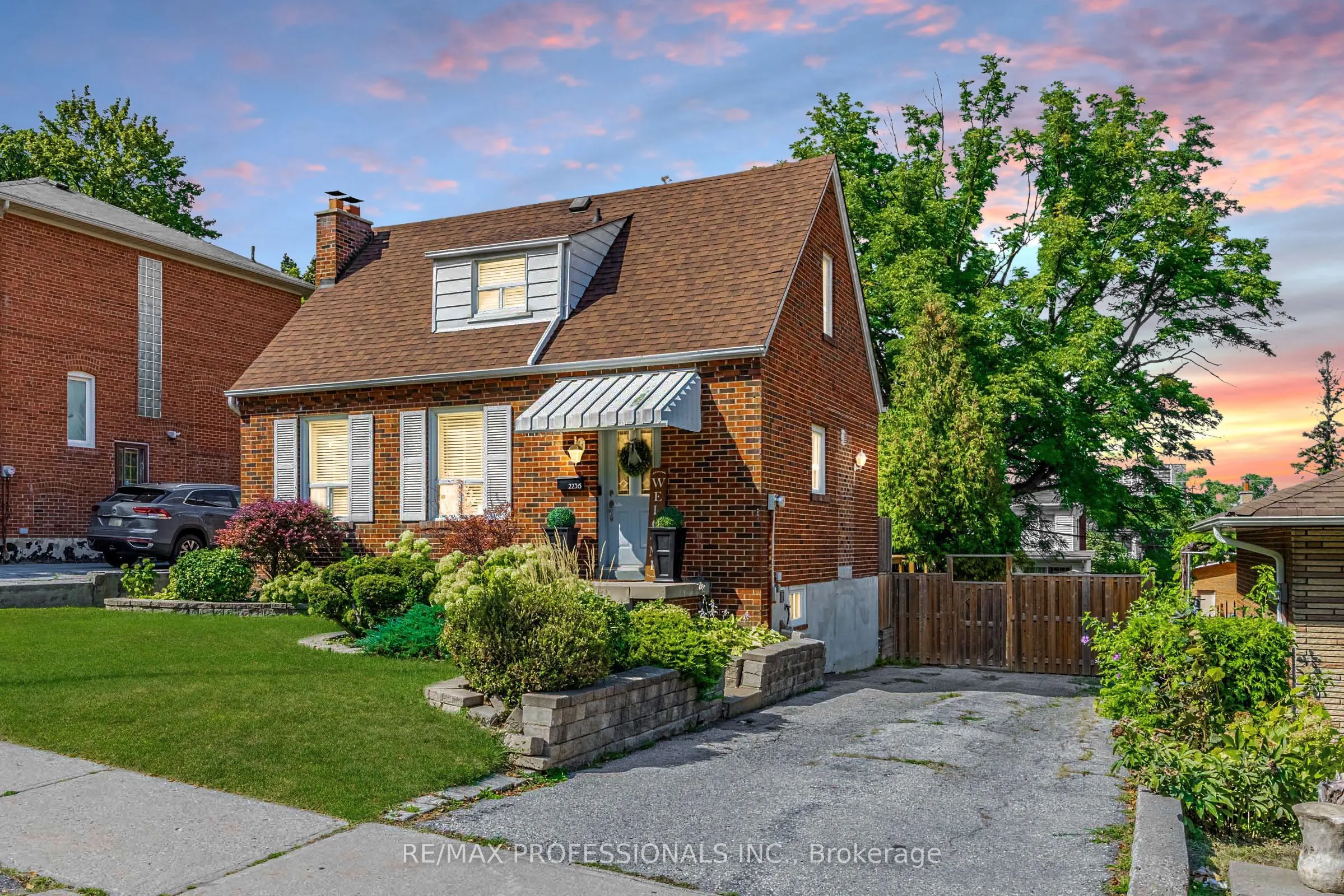 2236 Lawrence Avenue W