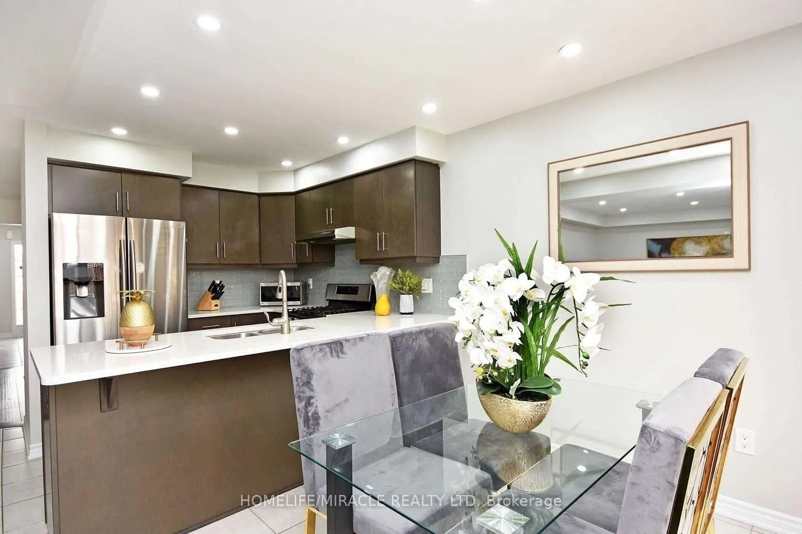 11 BANNISTER Crescent