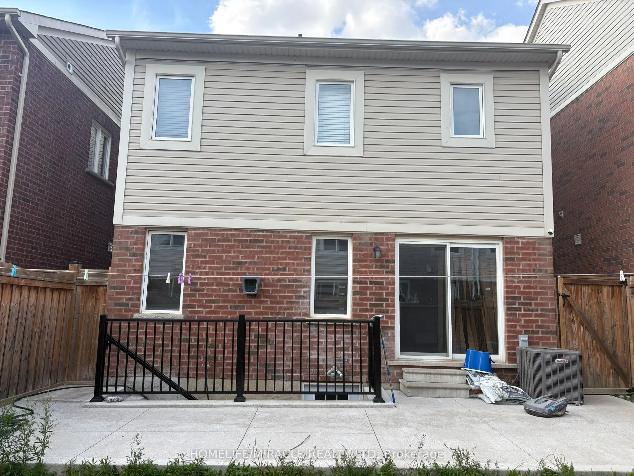11 BANNISTER Crescent