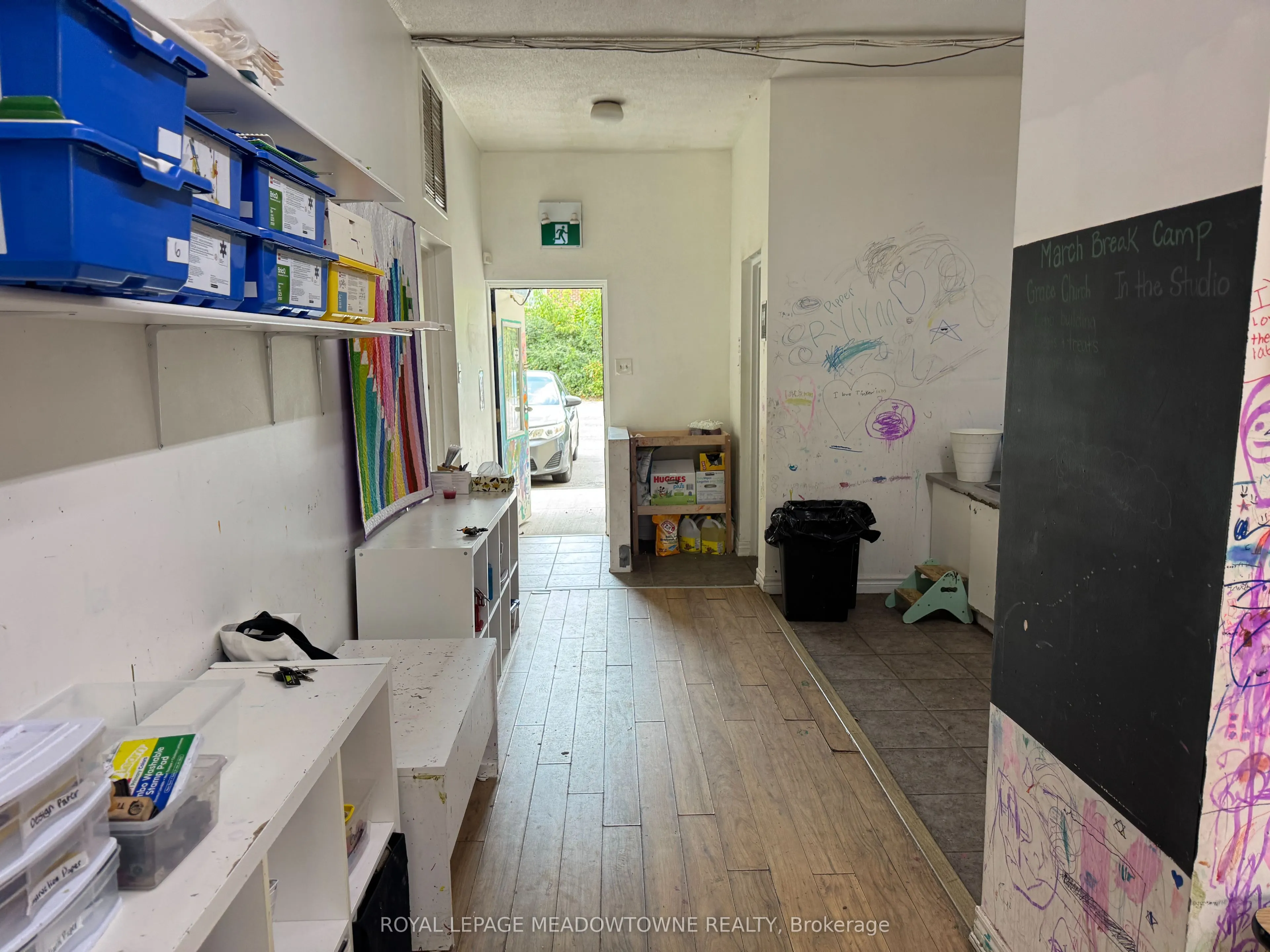 359 Main Street E