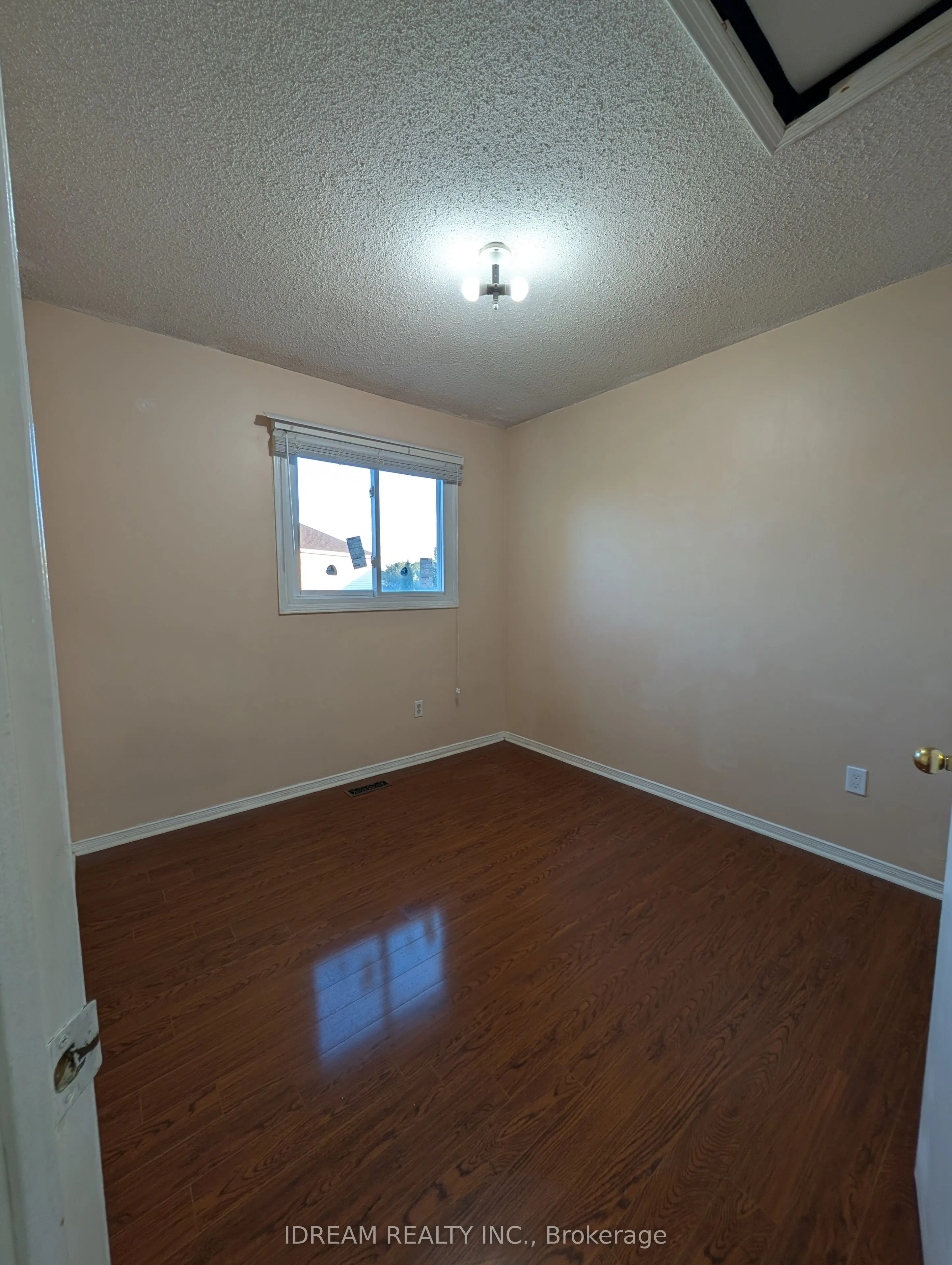 12 Saddlecreek Court, #Upper