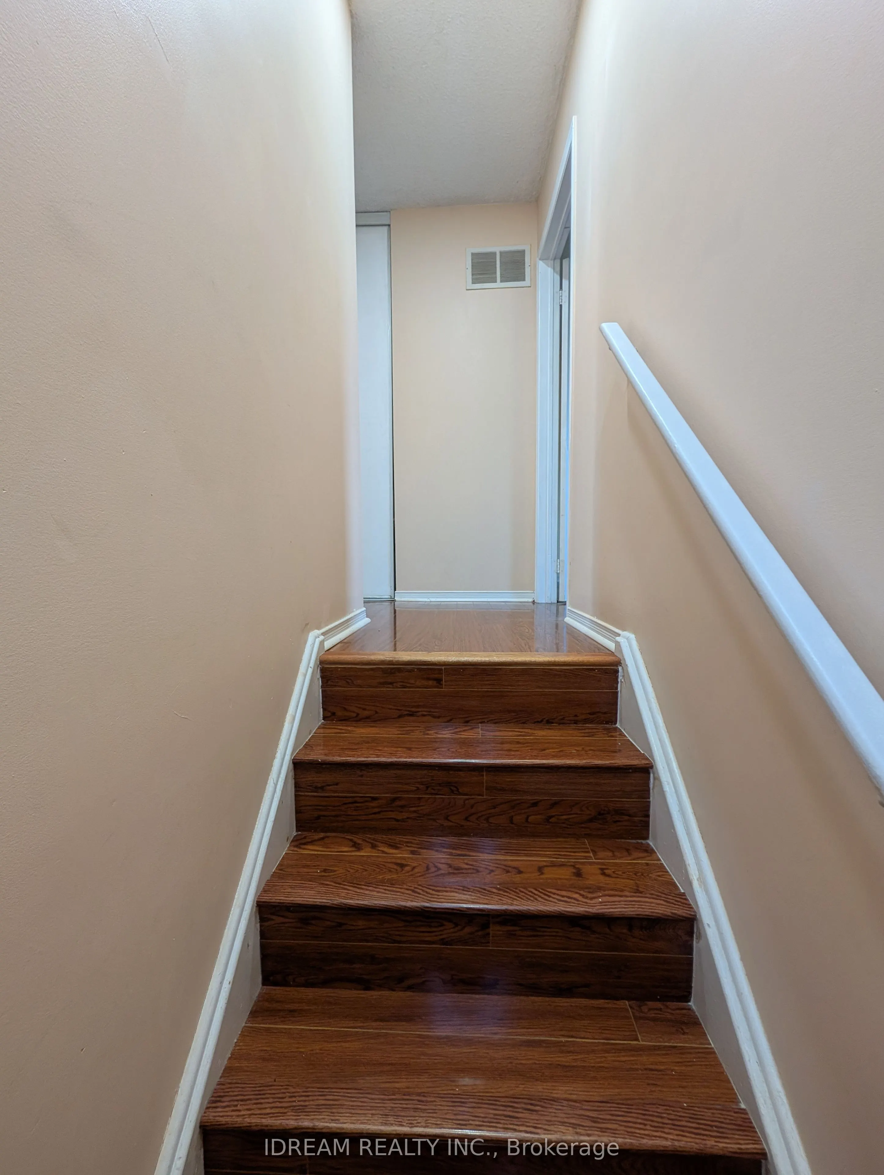 12 Saddlecreek Court, #Upper