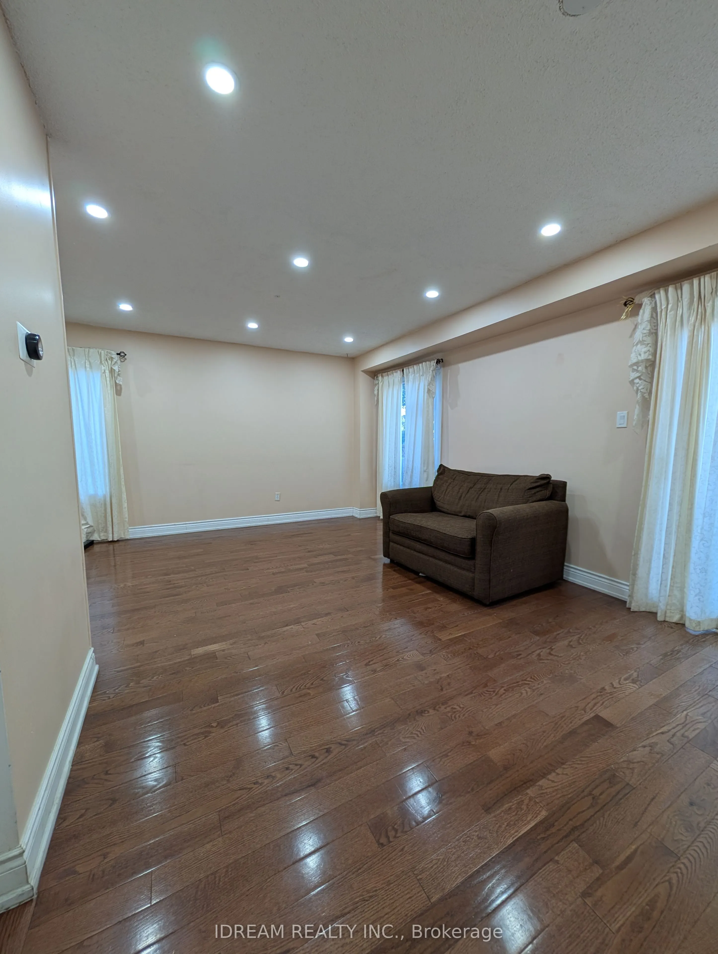 12 Saddlecreek Court, #Upper