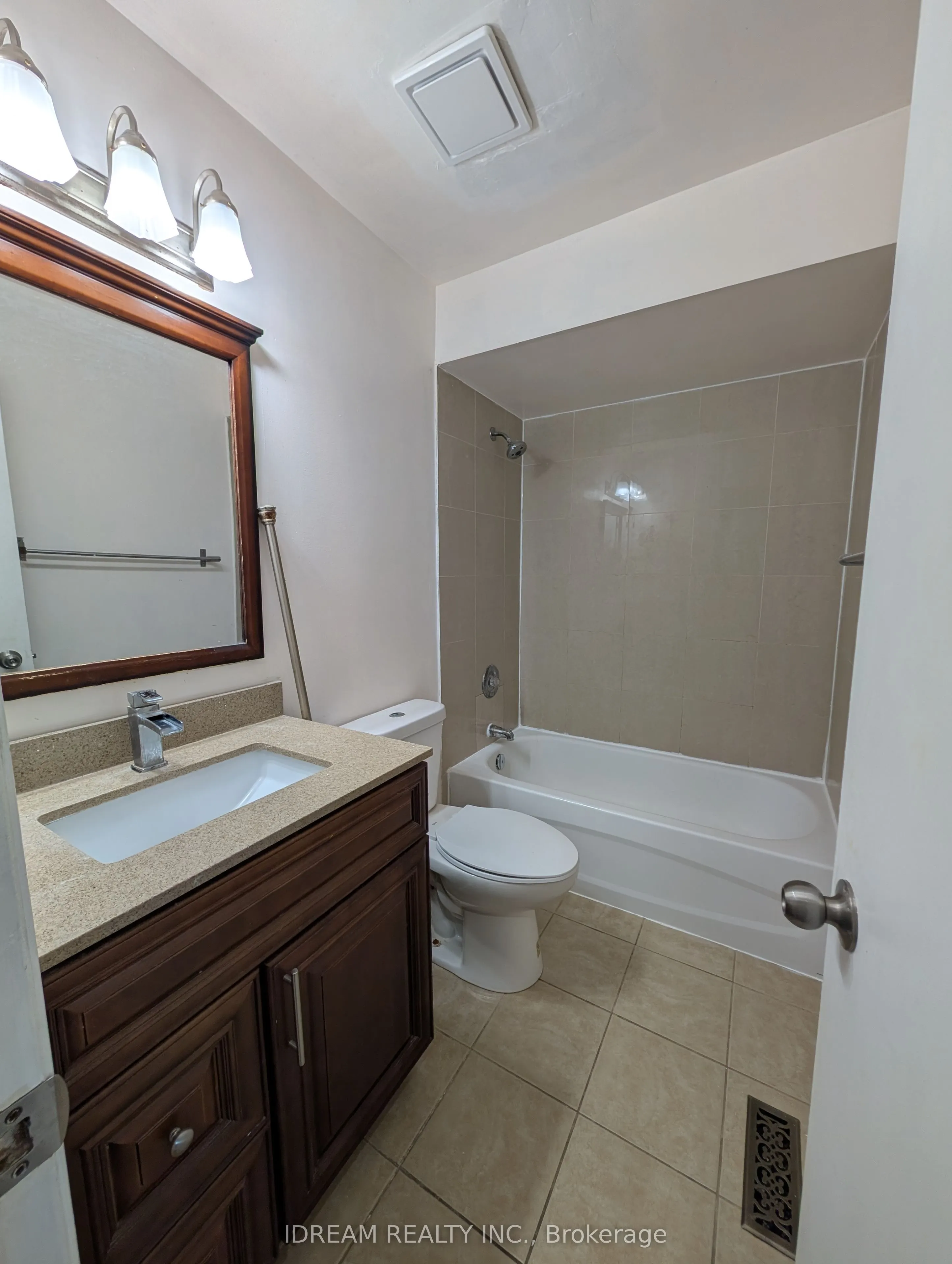12 Saddlecreek Court, #Upper