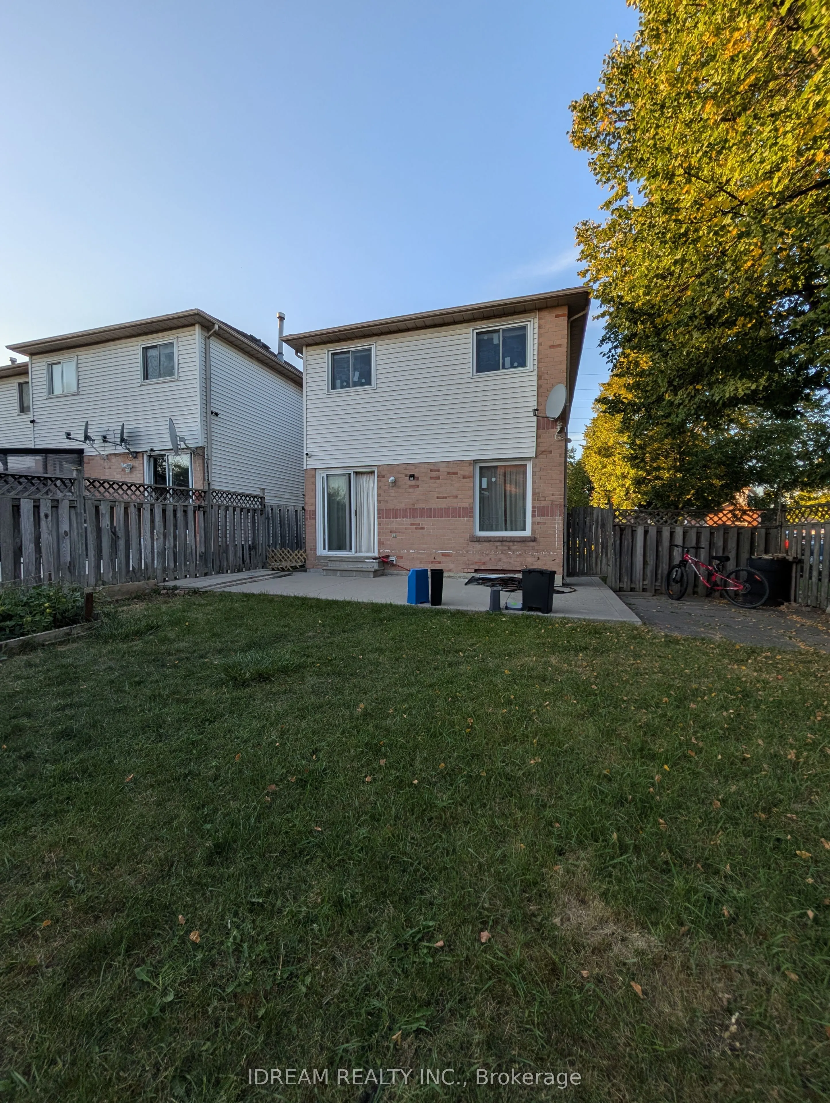 12 Saddlecreek Court, #Upper