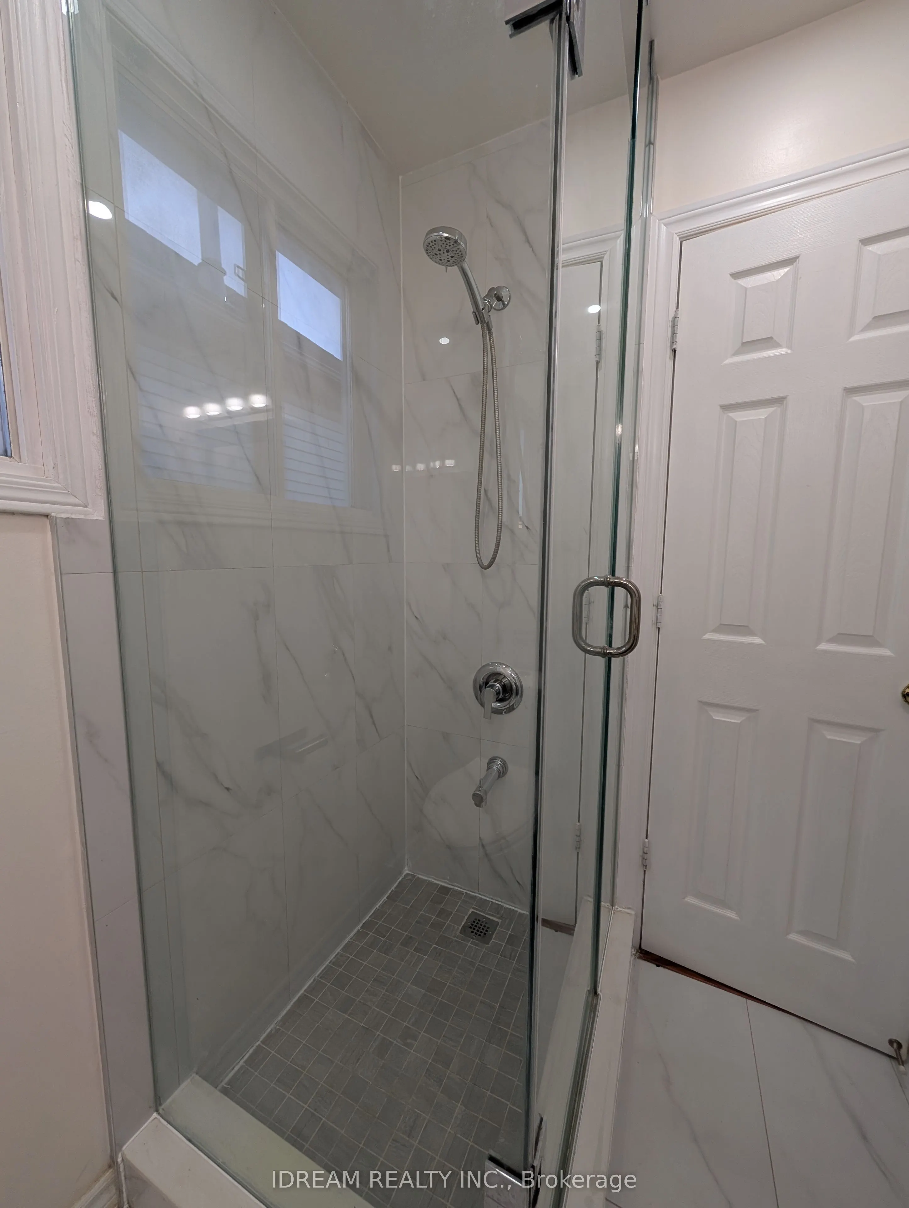 12 Saddlecreek Court, #Upper