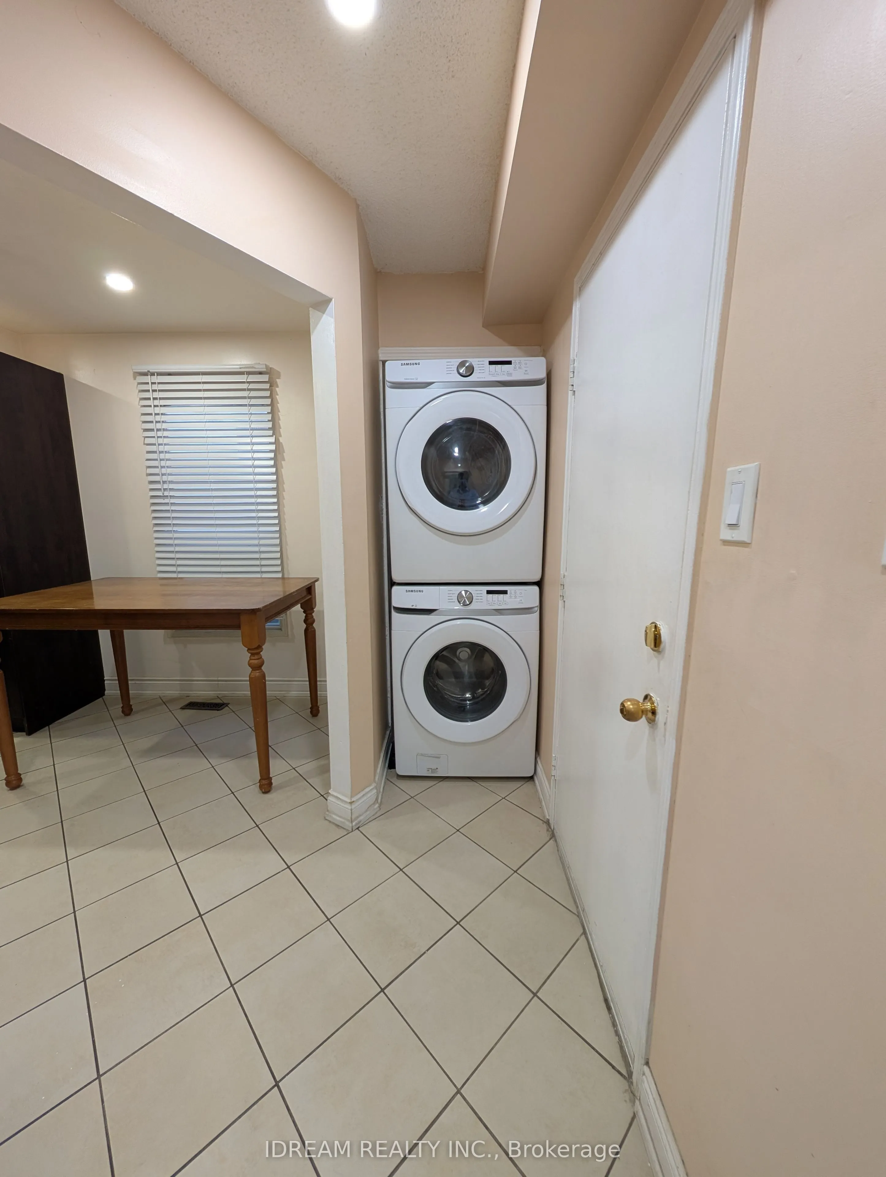 12 Saddlecreek Court, #Upper