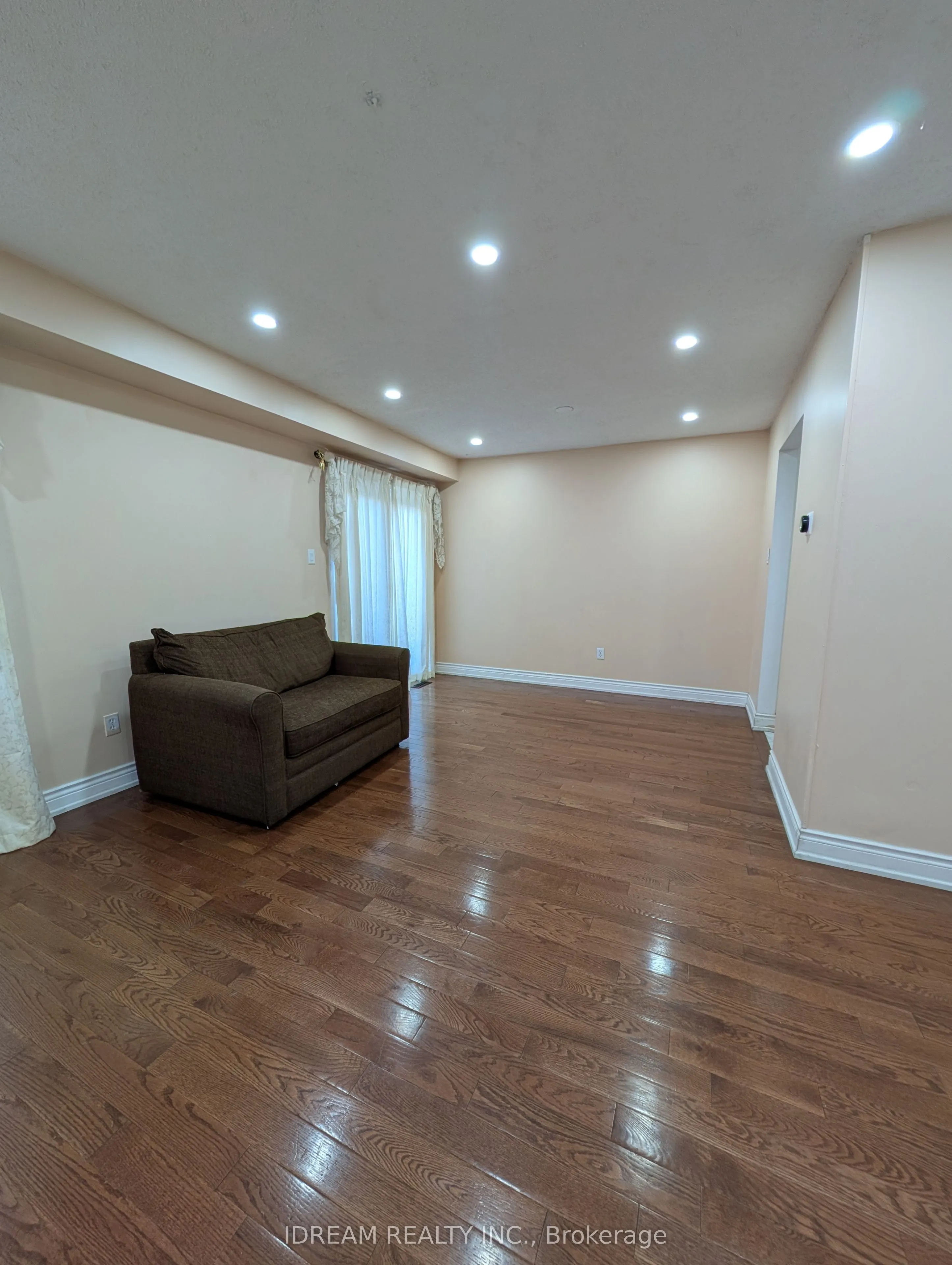 12 Saddlecreek Court, #Upper
