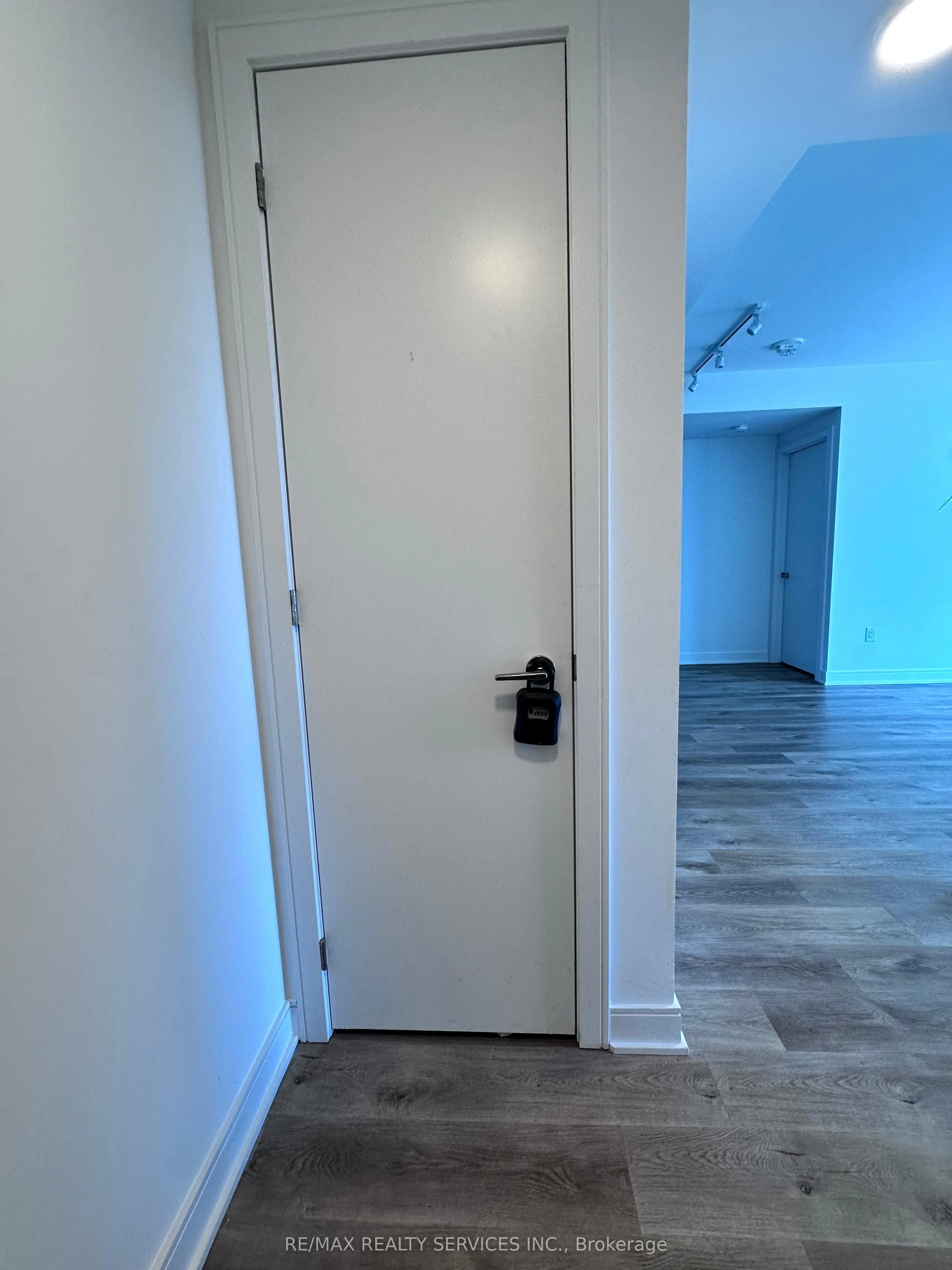 86 Dundas Street E, #03