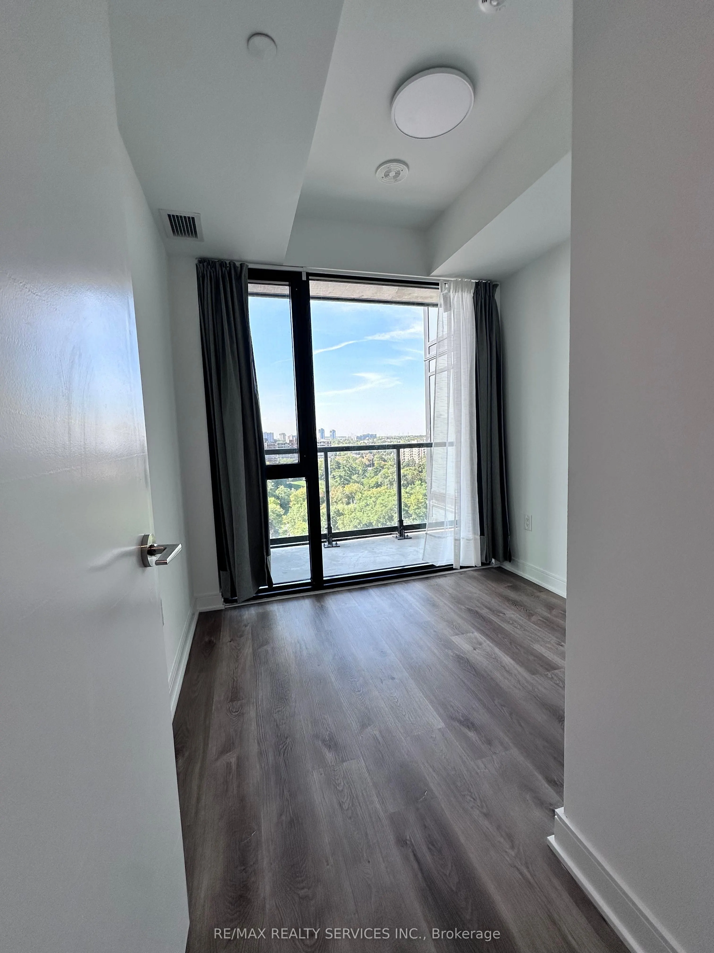 86 Dundas Street E, #03
