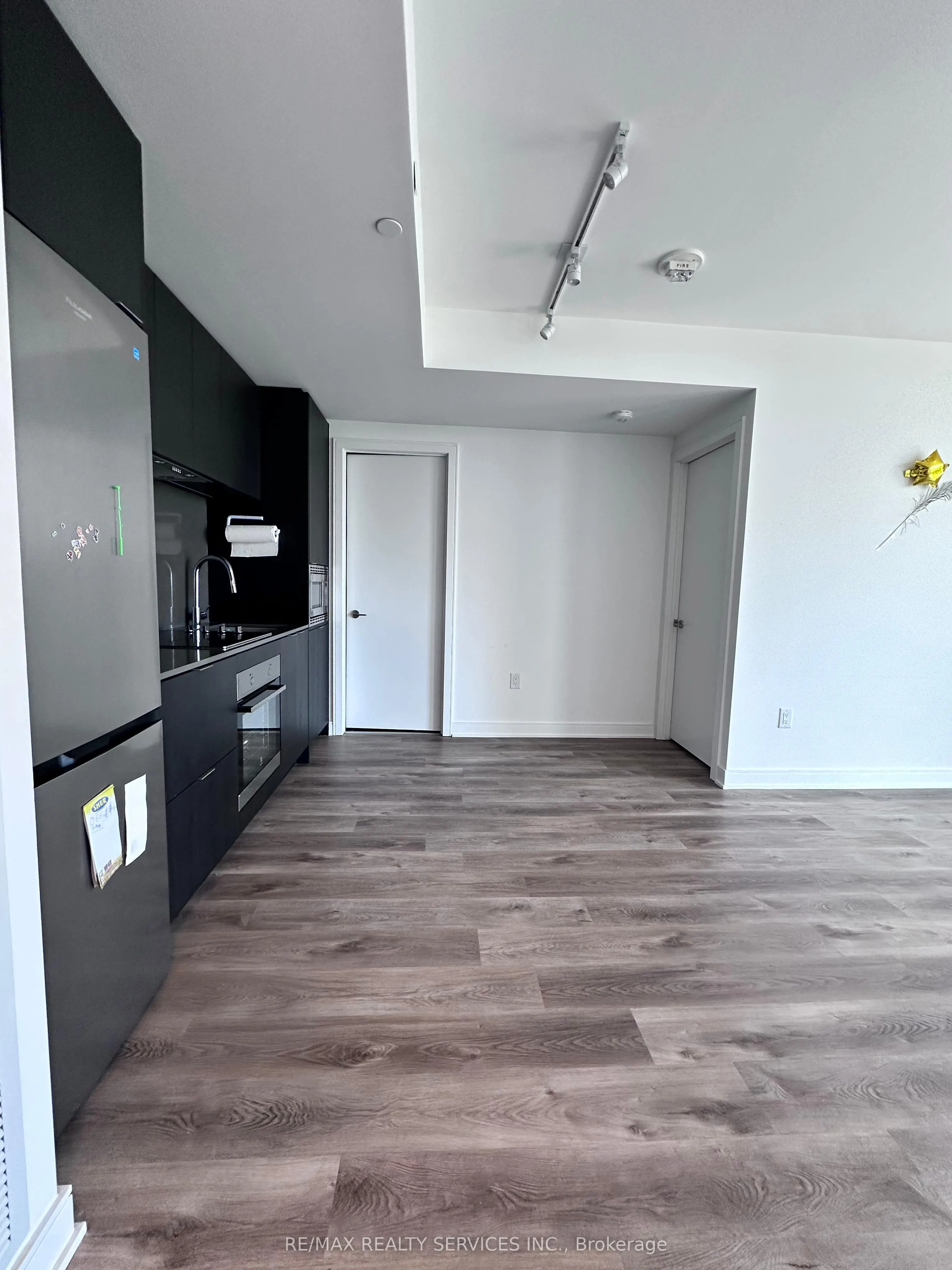 86 Dundas Street E, #03