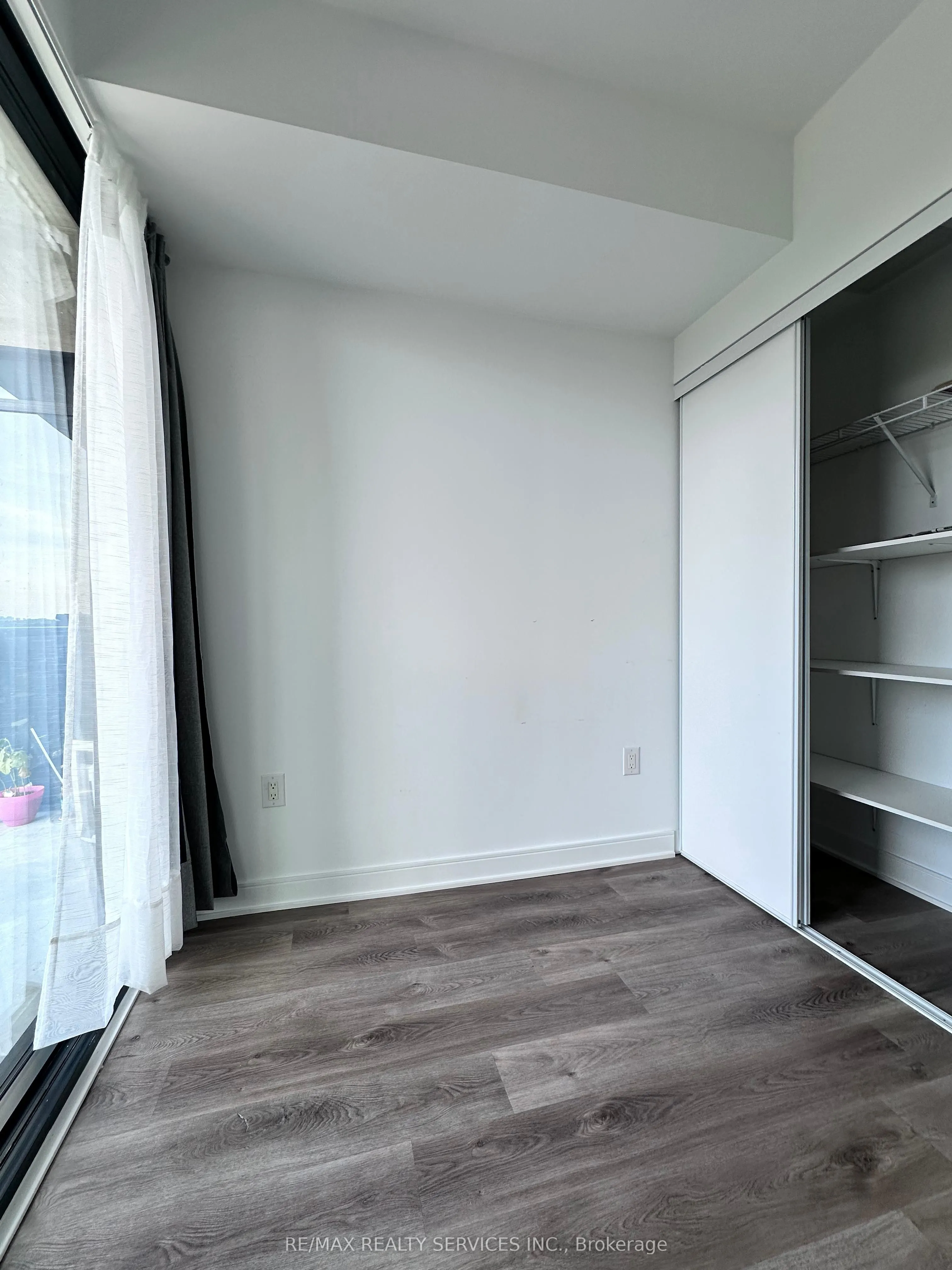 86 Dundas Street E, #03