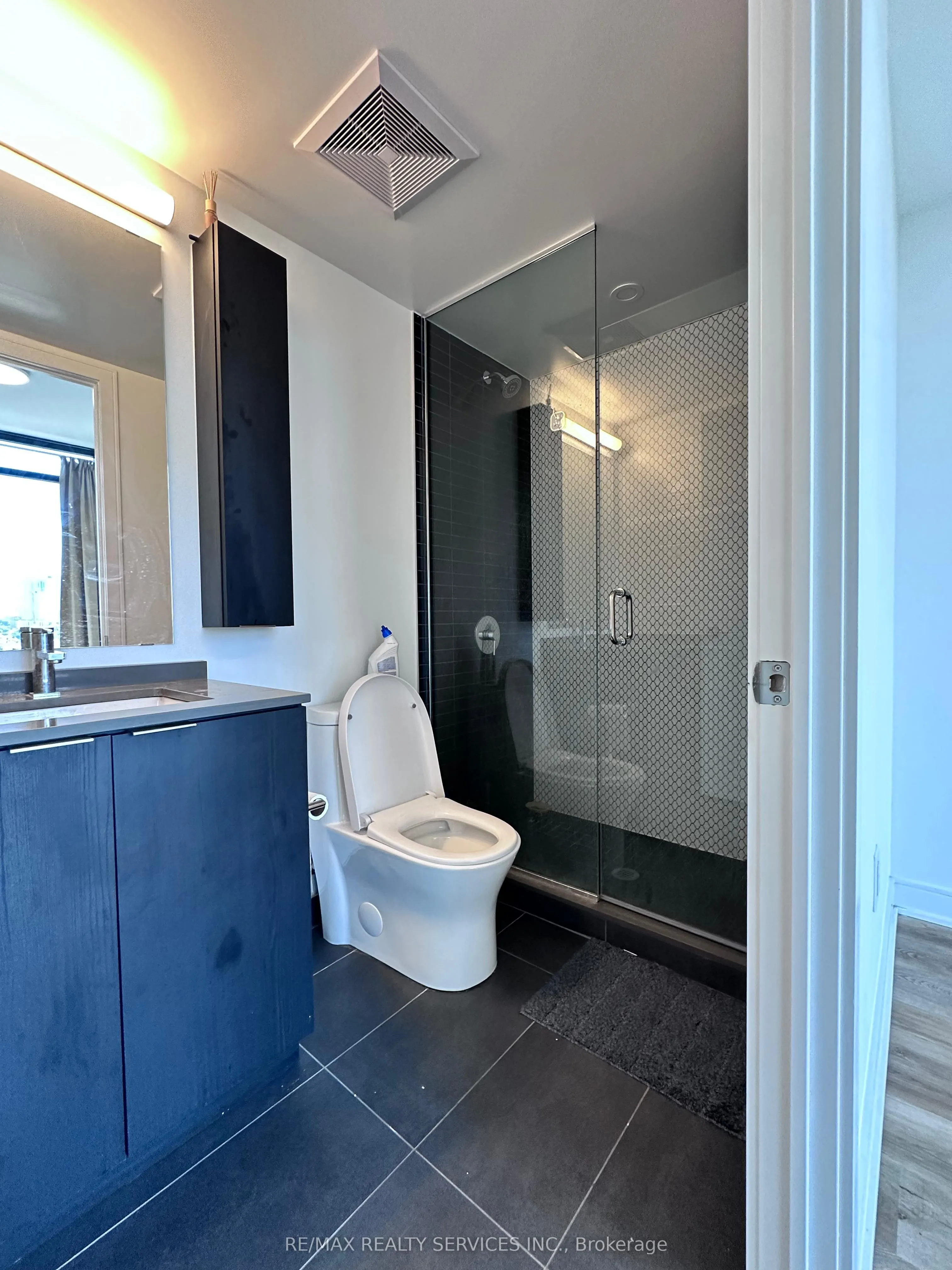 86 Dundas Street E, #03