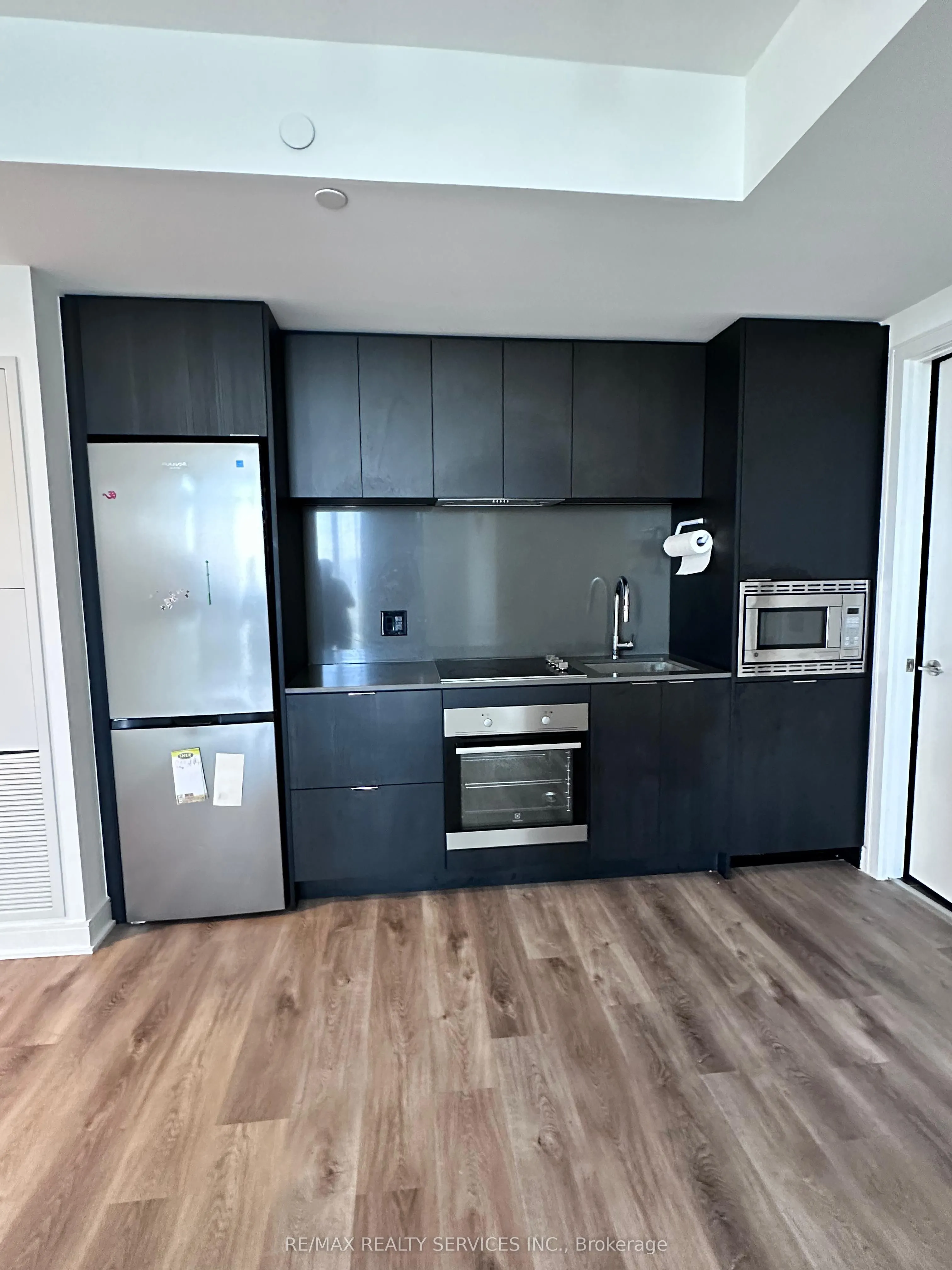 86 Dundas Street E, #03