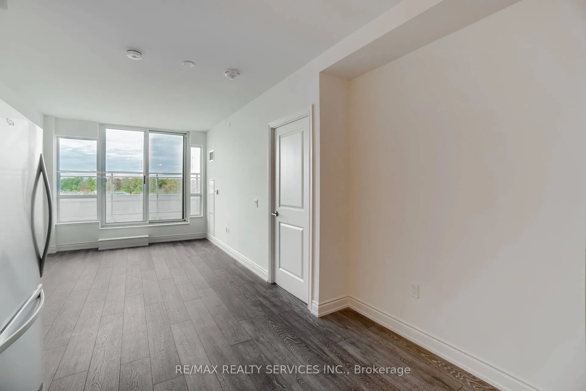1050 Main Street, #607