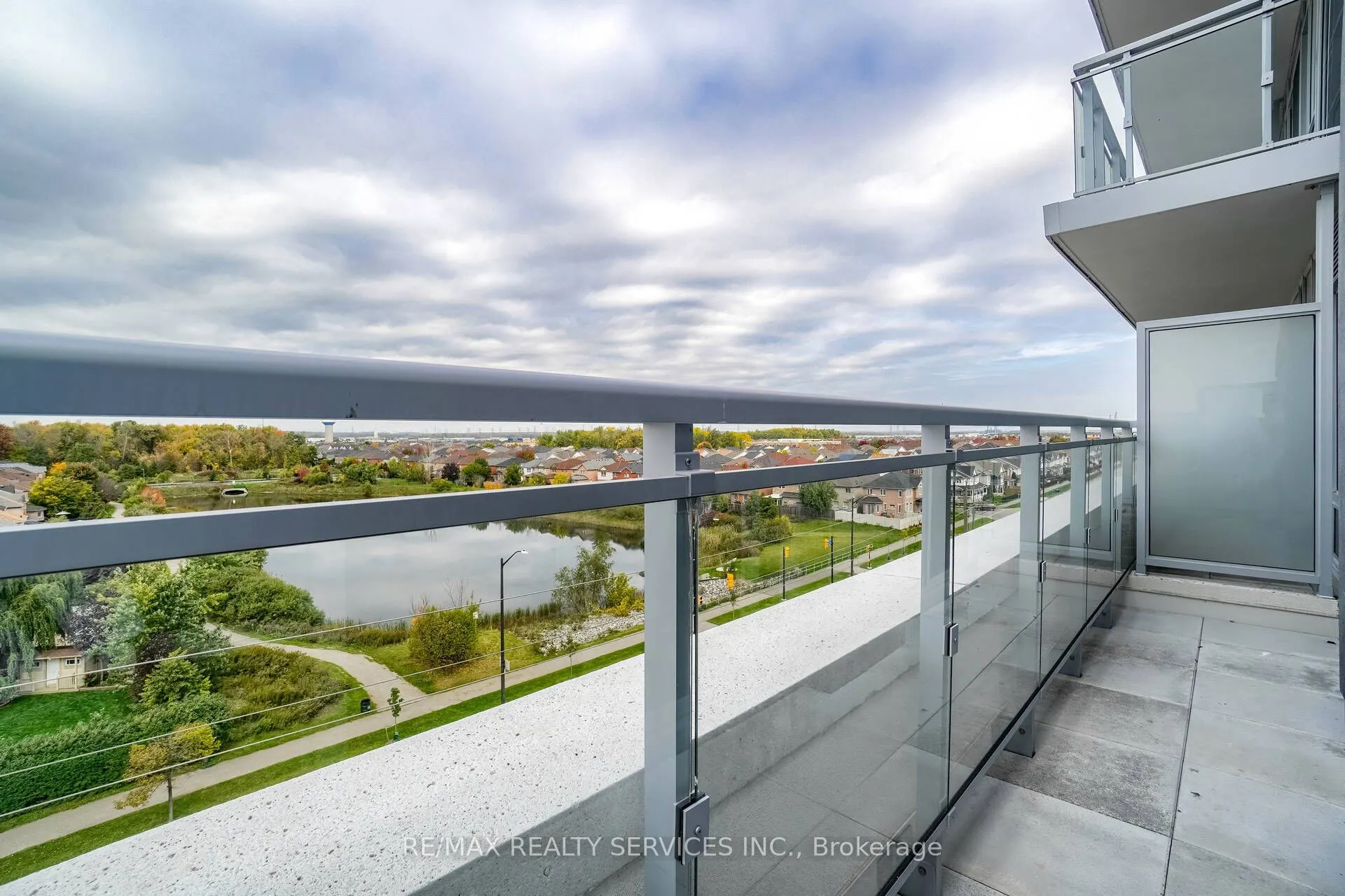 1050 Main Street, #607