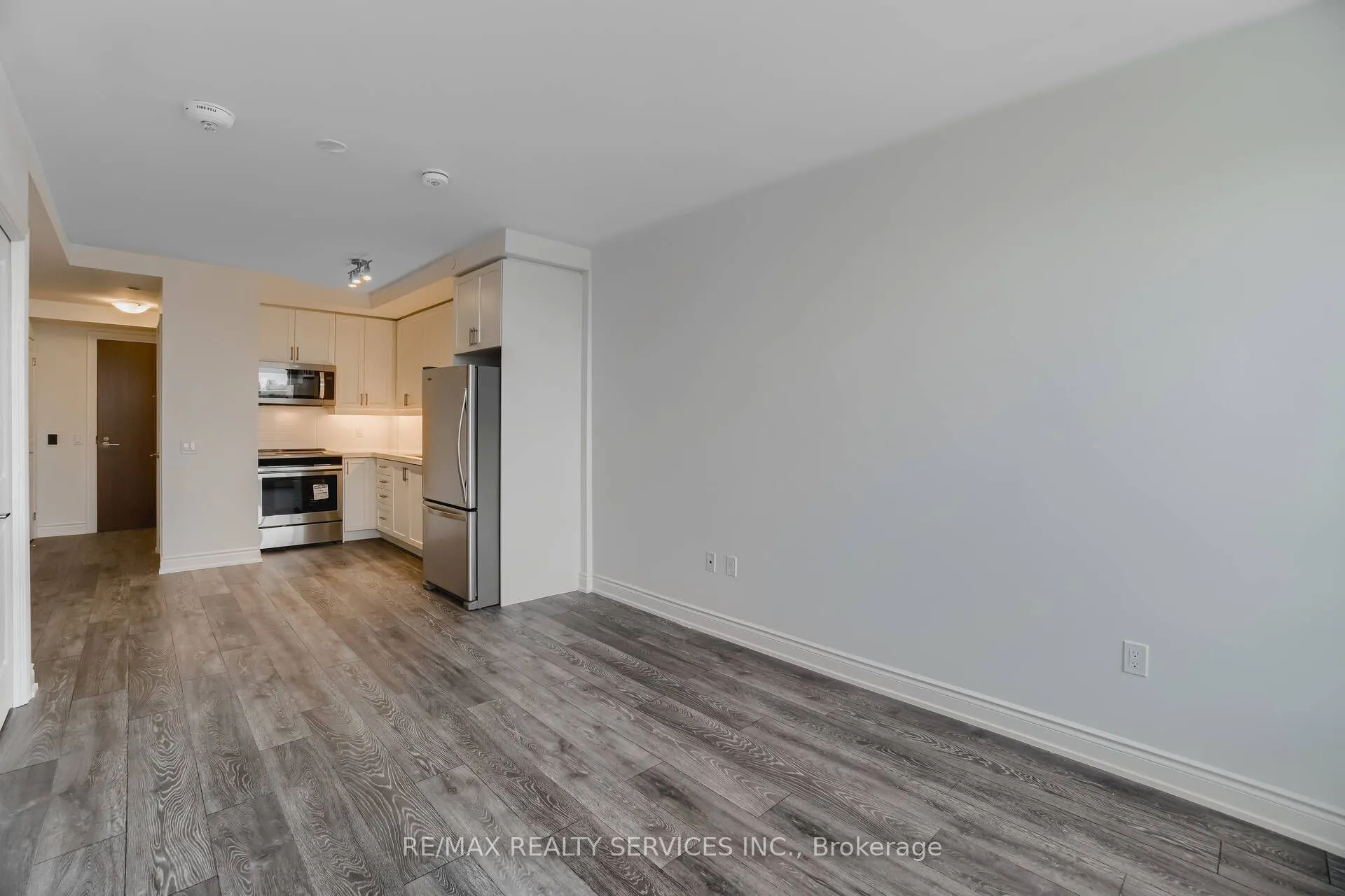 1050 Main Street, #607