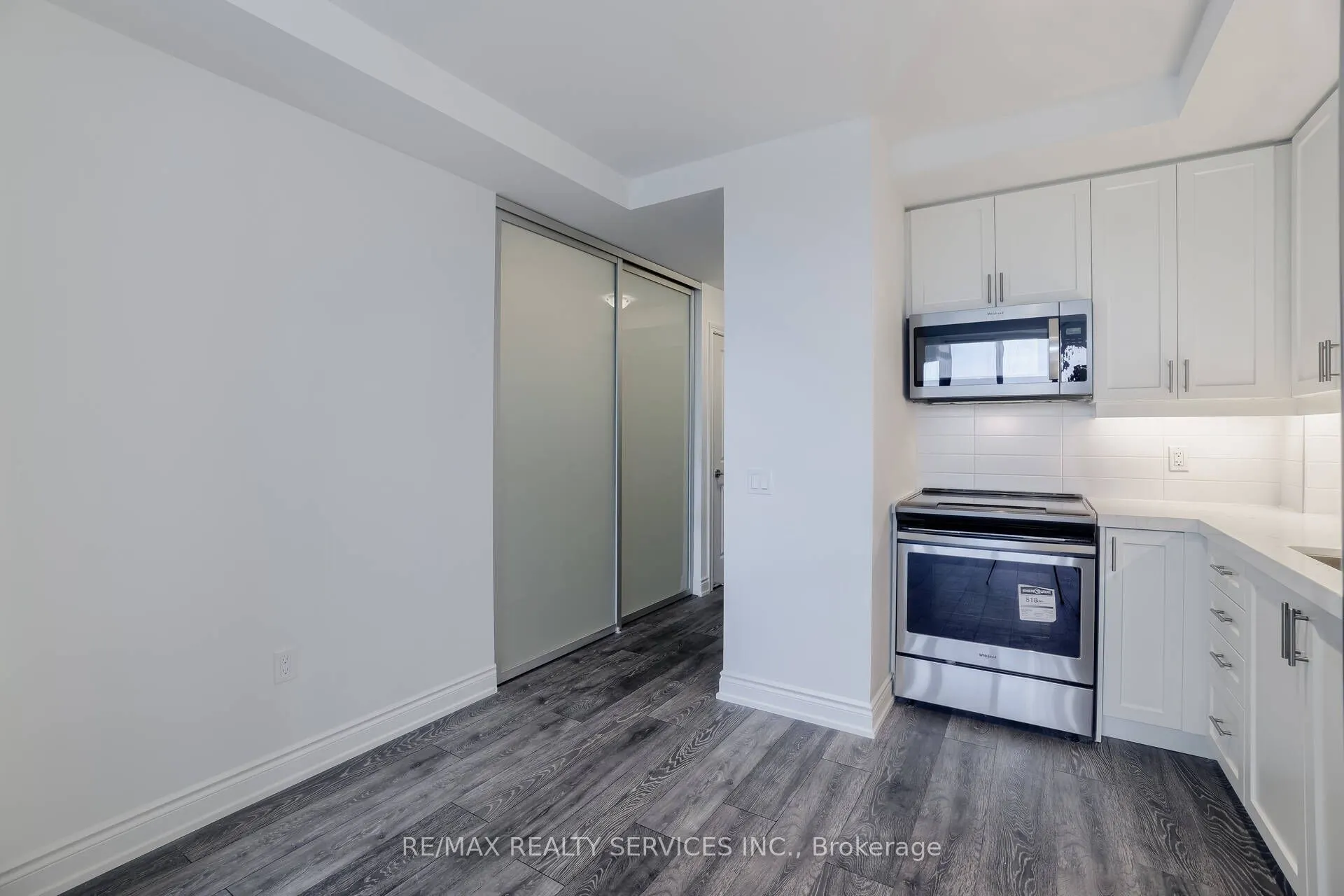 1050 Main Street, #607