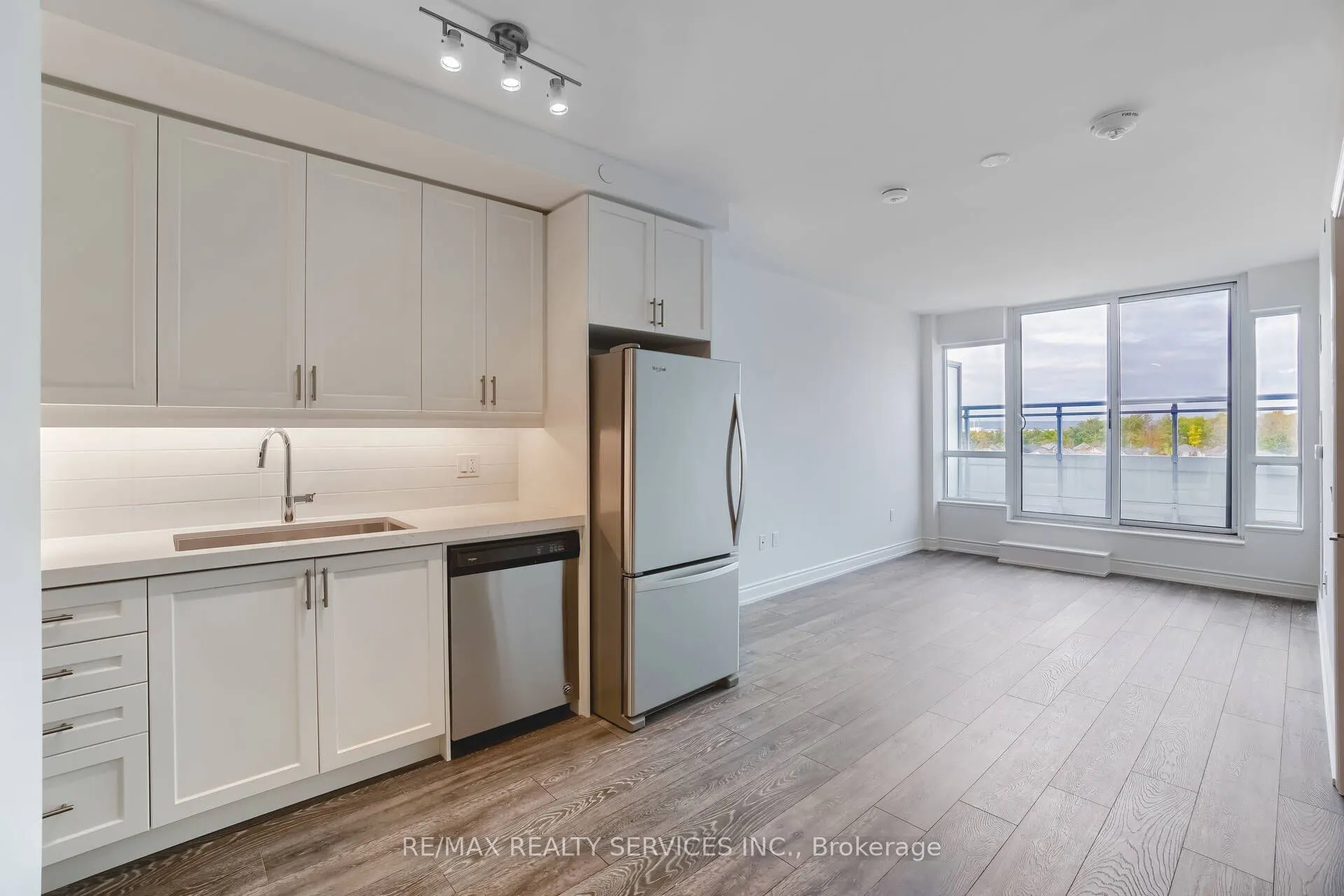 1050 Main Street, #607