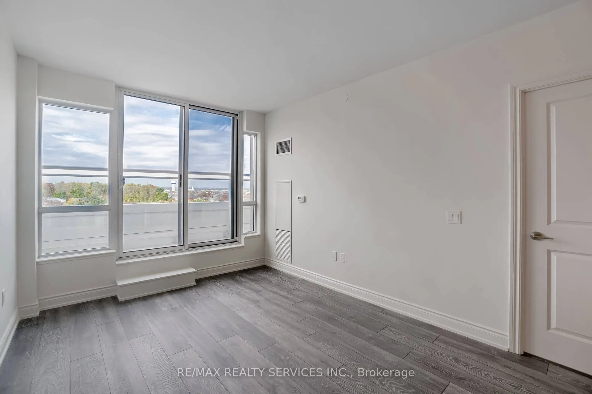 1050 Main Street, #607