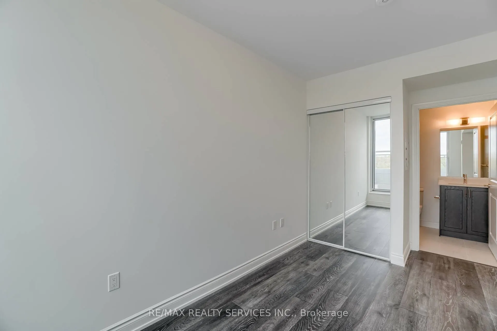 1050 Main Street, #607