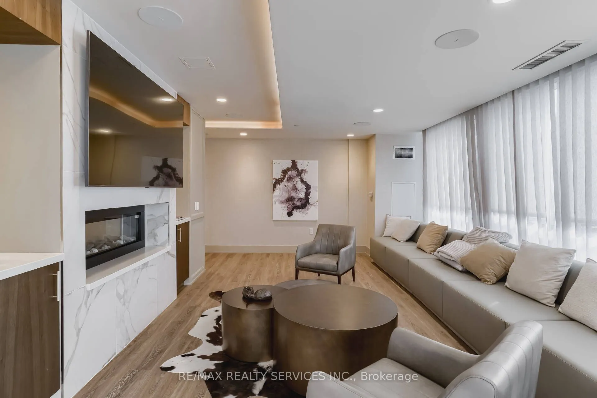 1050 Main Street, #607