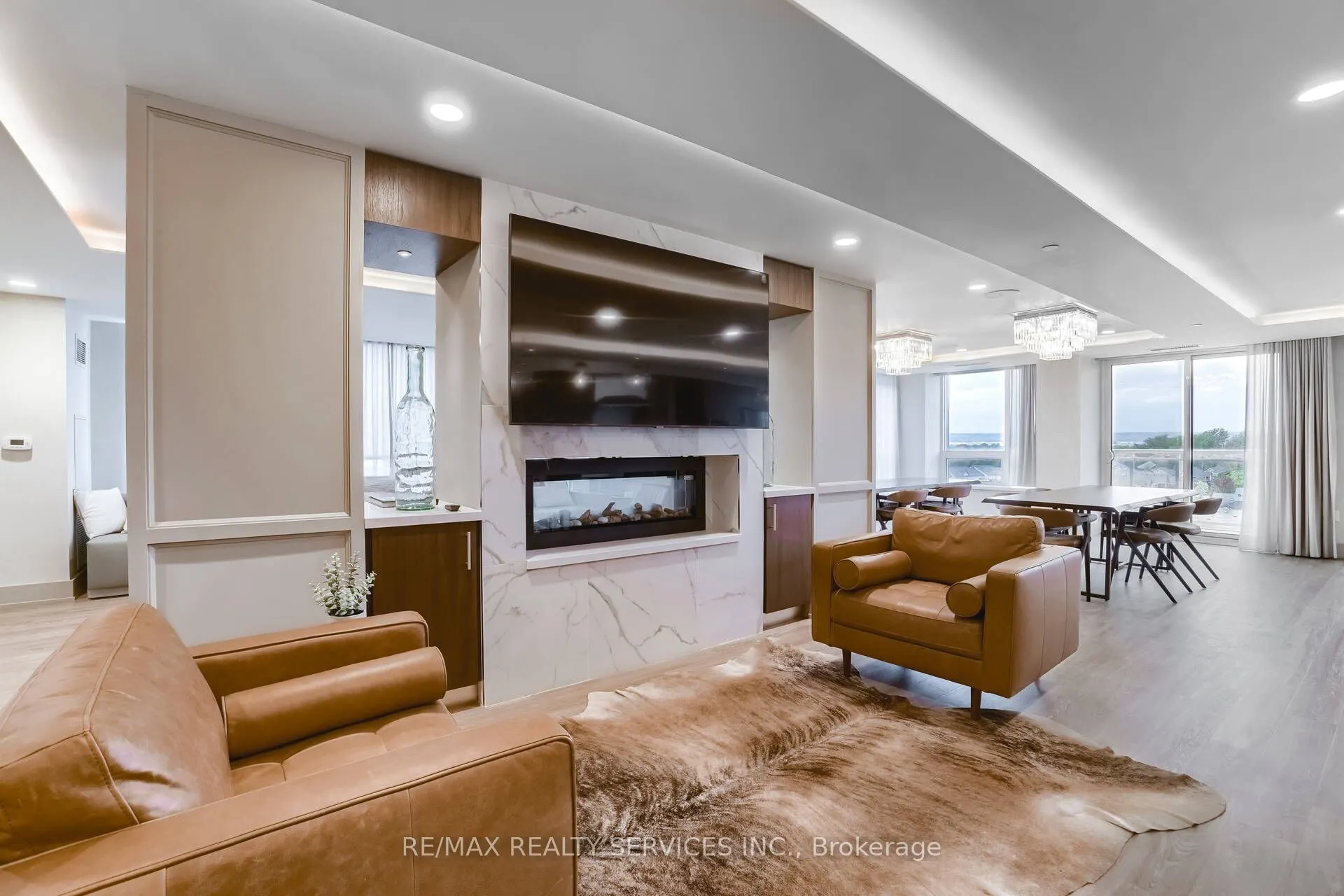 1050 Main Street, #607