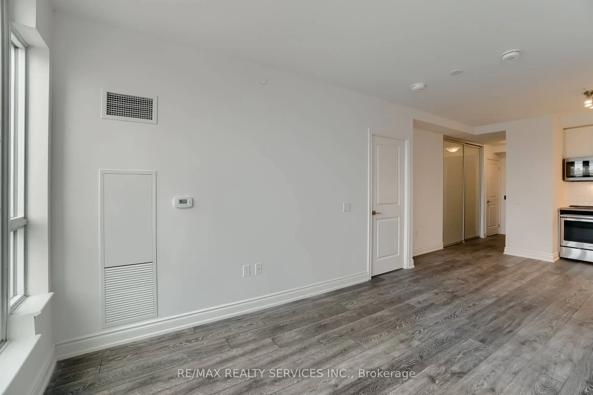 1050 Main Street, #607