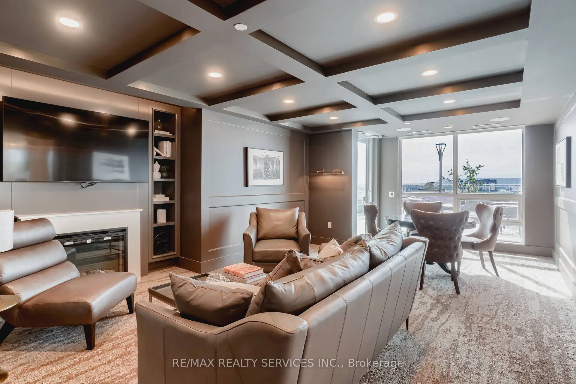 1050 Main Street, #607