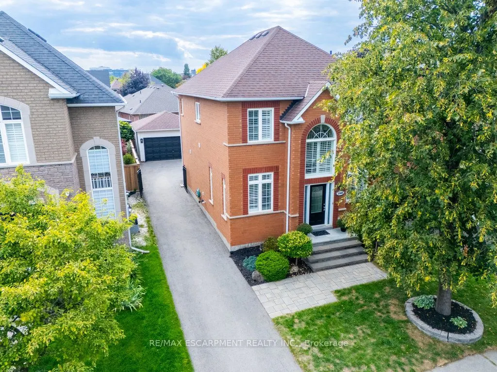 2588 CASTLE HILL Crescent