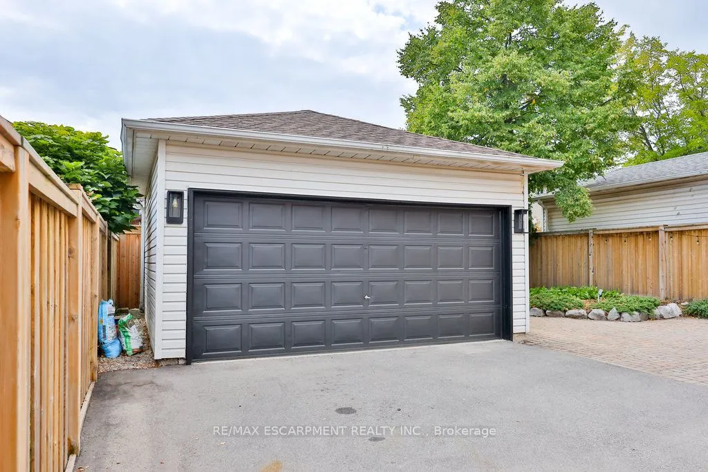 2588 CASTLE HILL Crescent