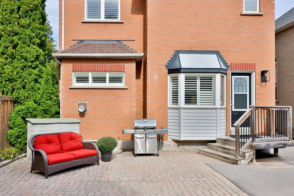 2588 CASTLE HILL Crescent