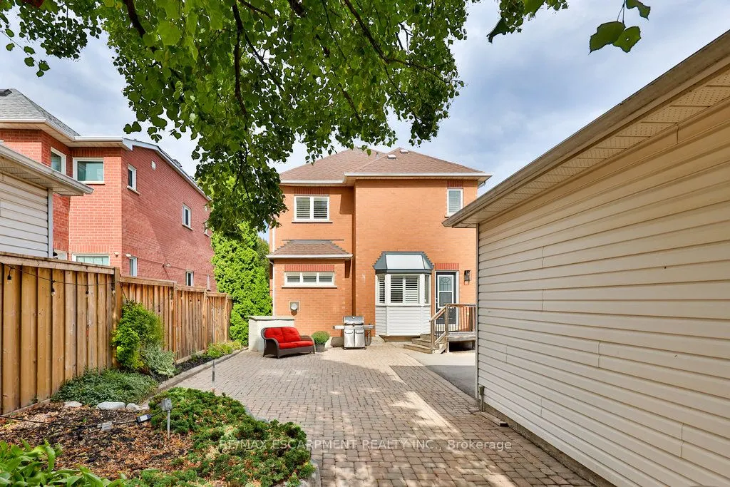 2588 CASTLE HILL Crescent