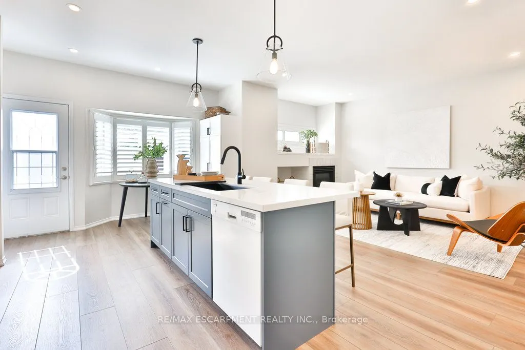 2588 CASTLE HILL Crescent