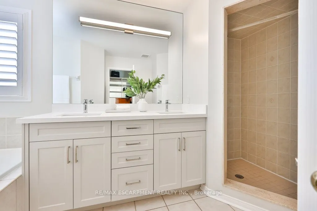 2588 CASTLE HILL Crescent