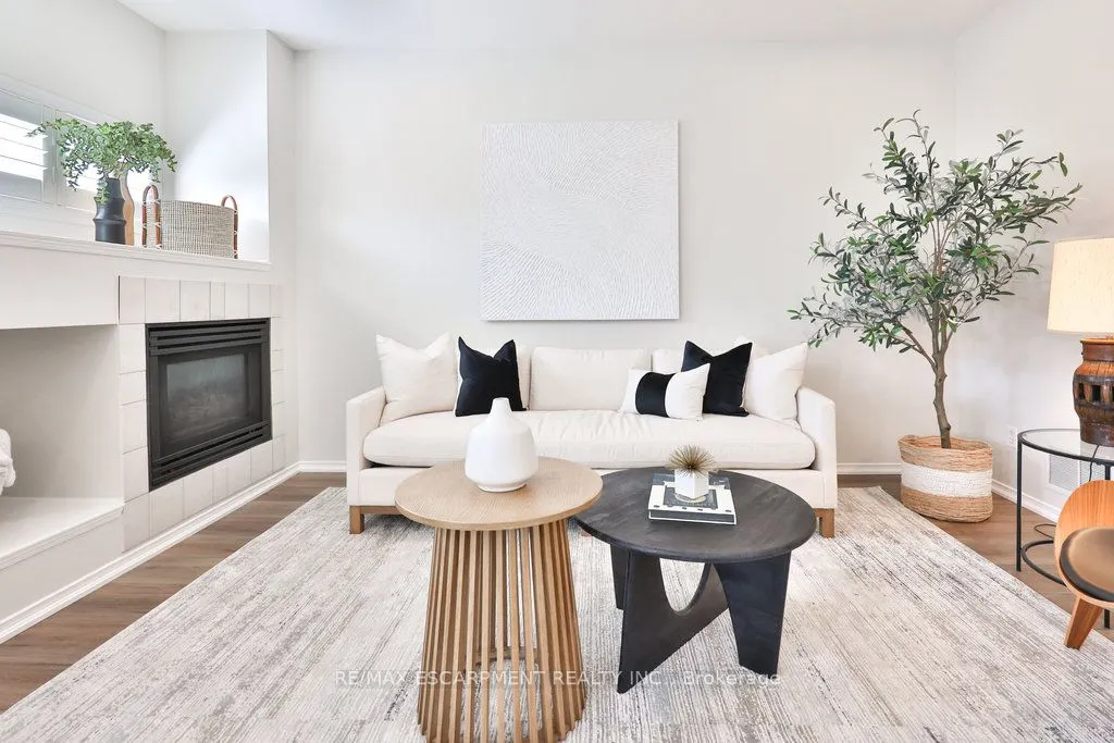 2588 CASTLE HILL Crescent